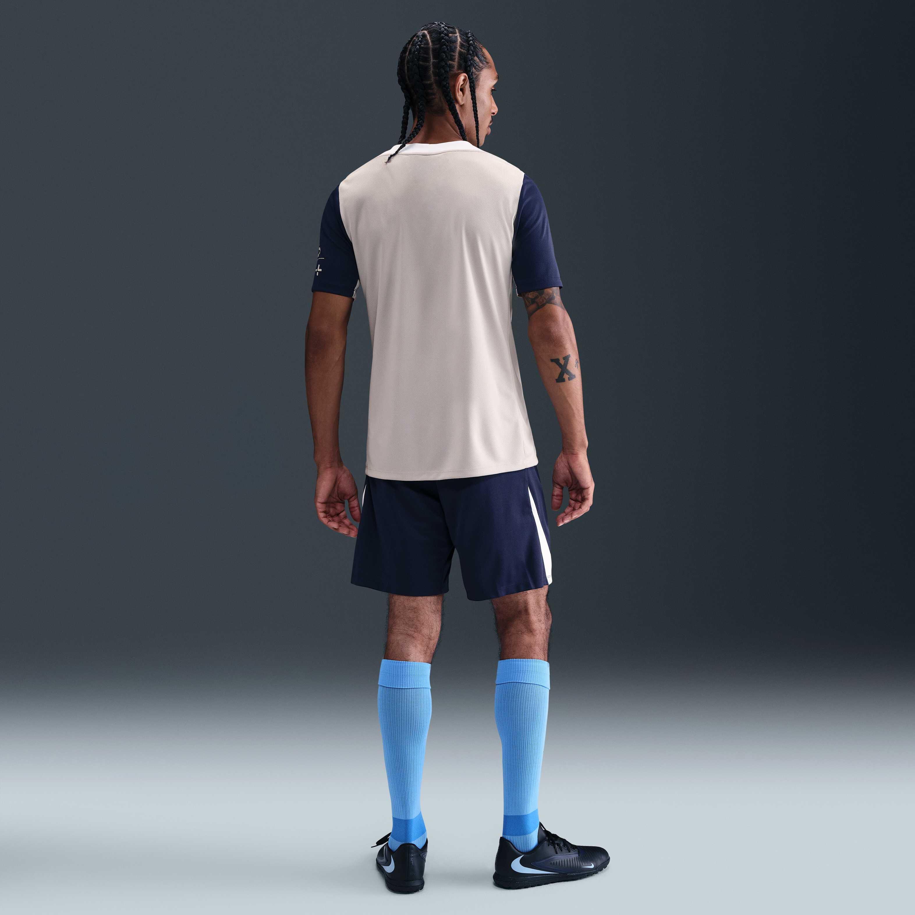 Tottenham Hotspur Strike image number 3