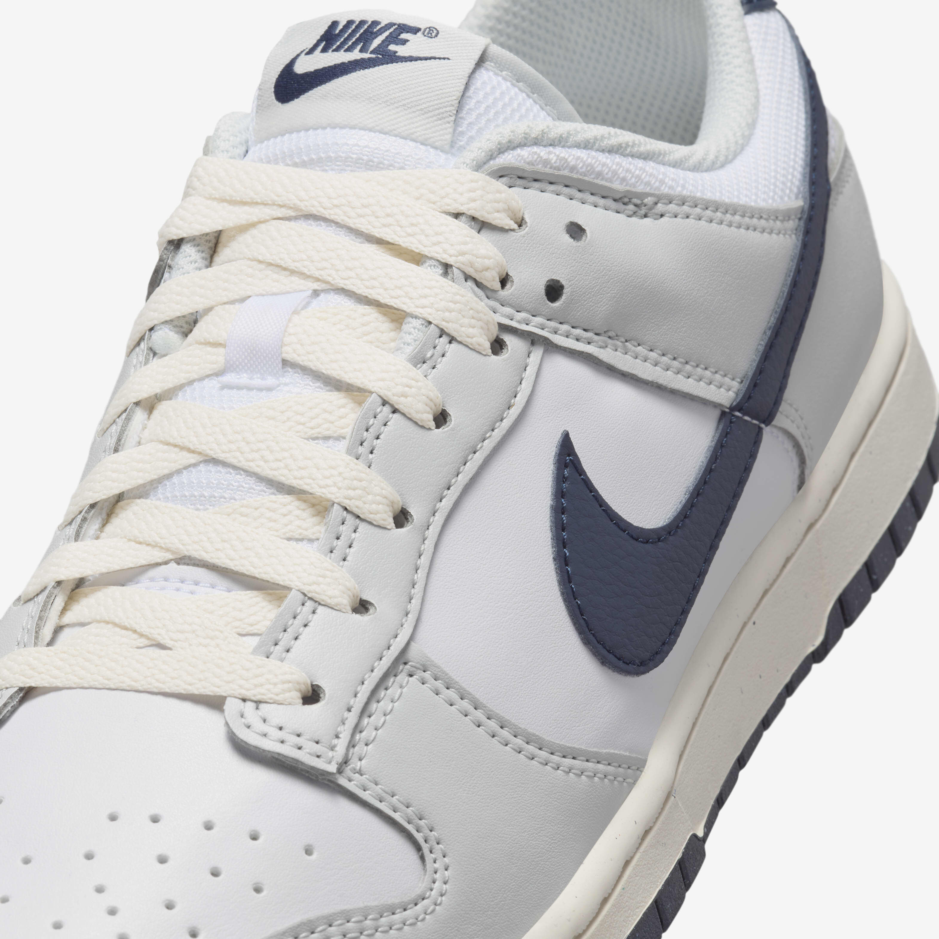 Nike Dunk Low ホワイト Nike GS Dunk Low - White / Light Silver / Photon Dust – Kith