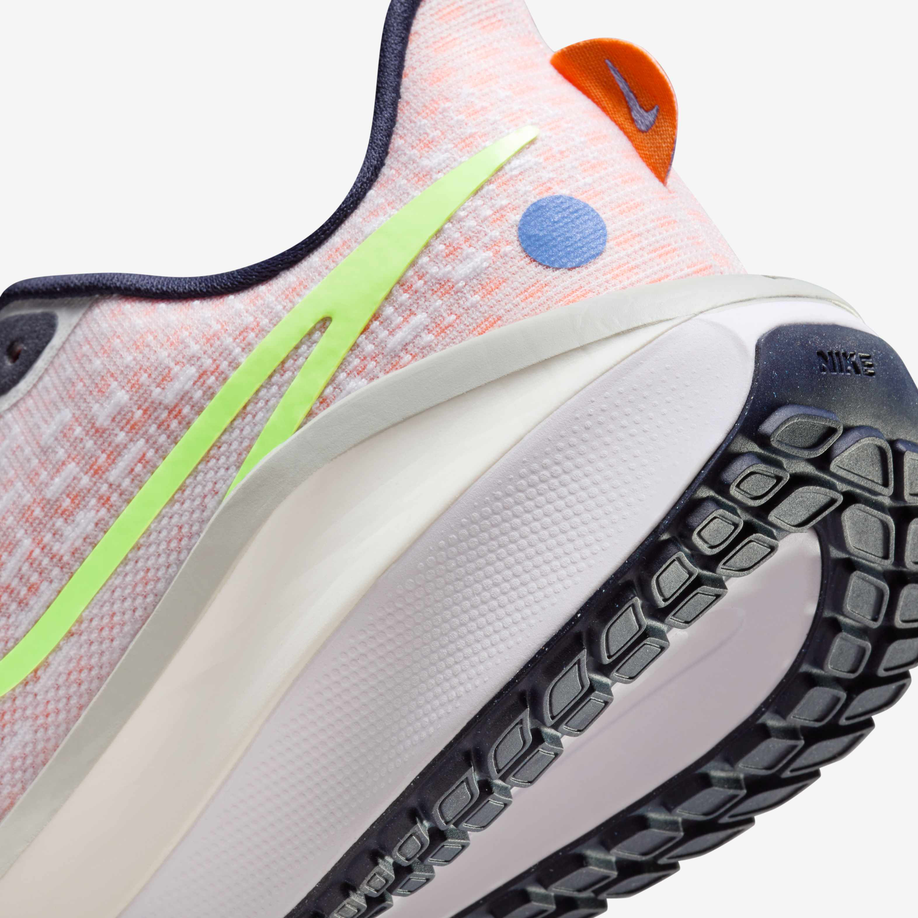 Nike Vomero 17 image number 8