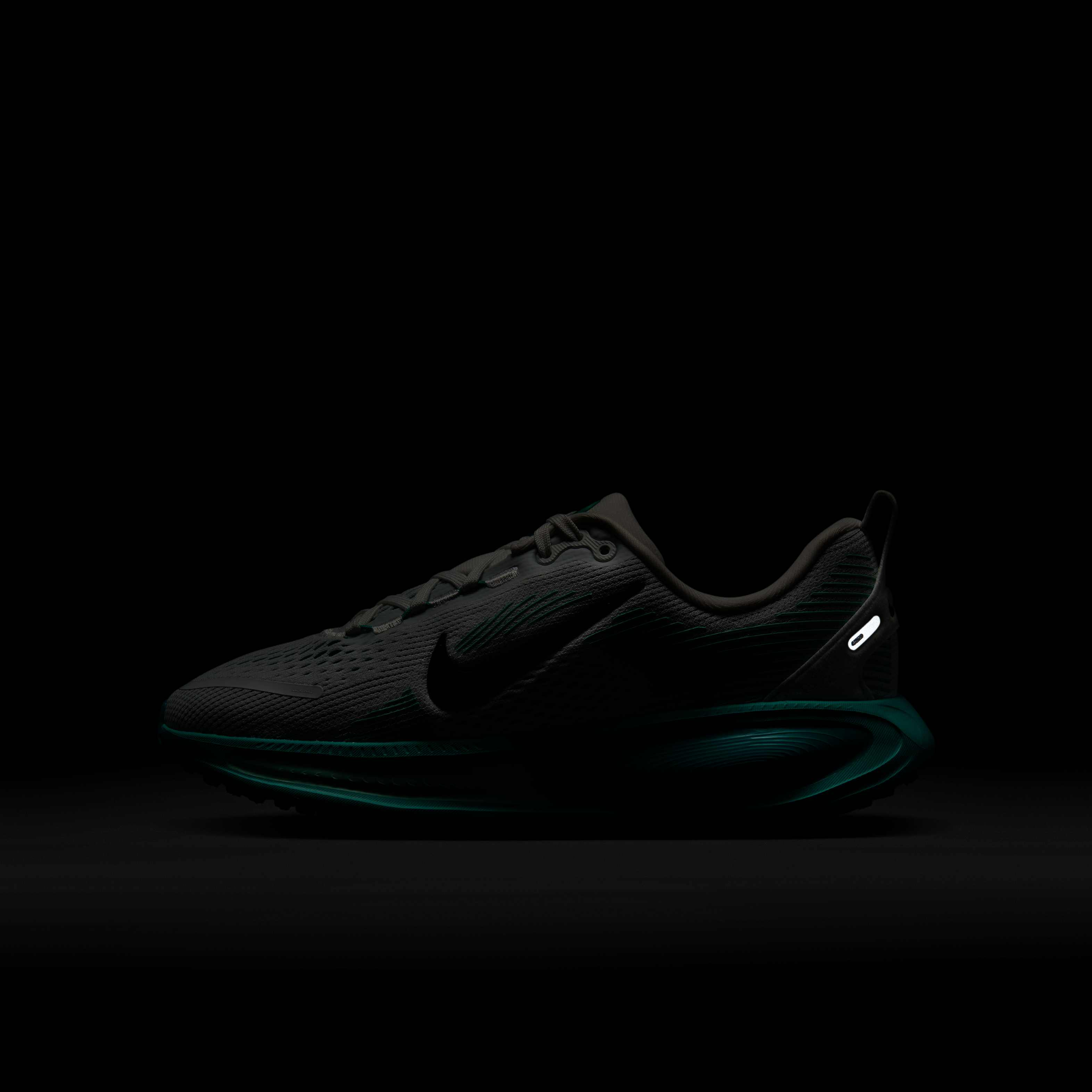 Nike Vomero 18 image number 11