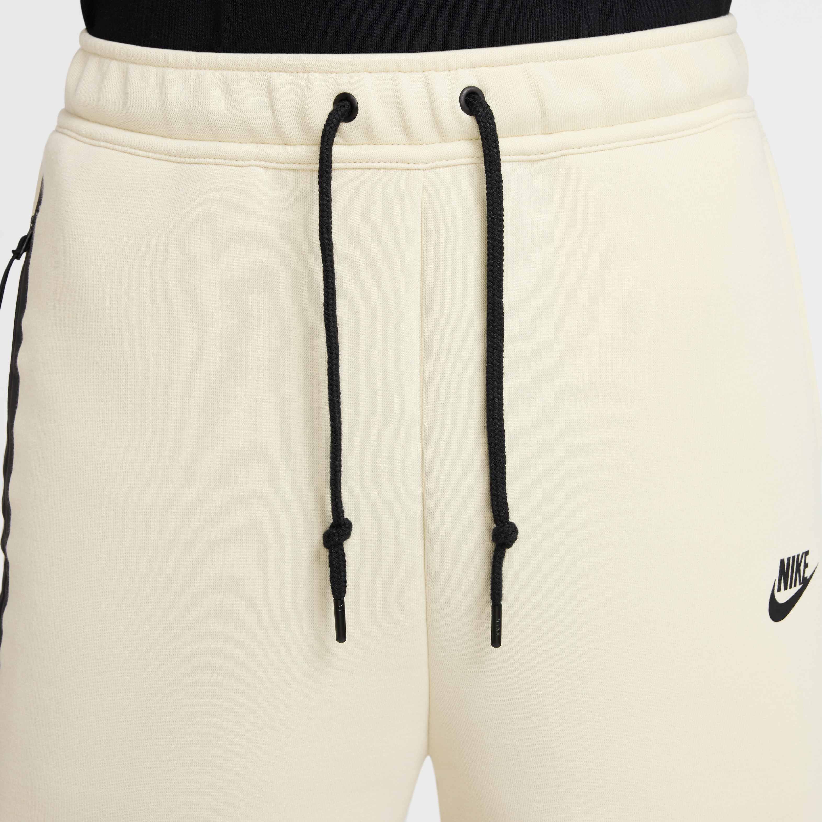 Nike Sportswear Tech Fleece image number 3