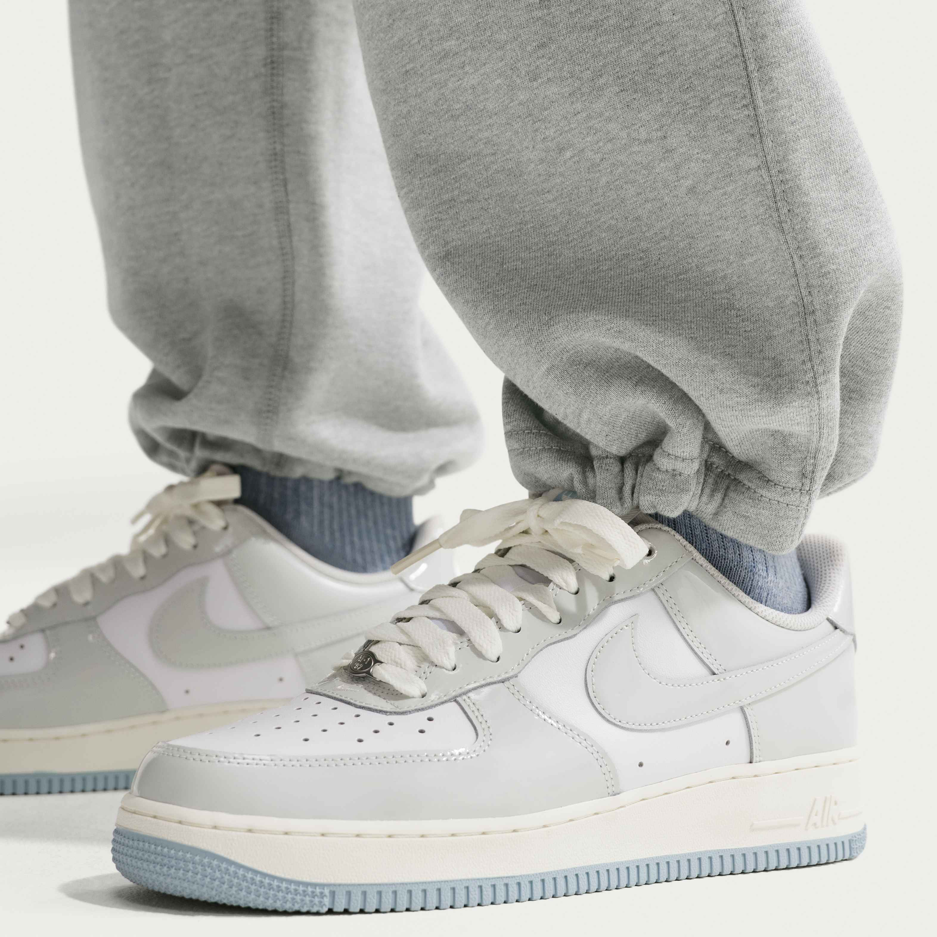 Nike Solo Swoosh image number 5