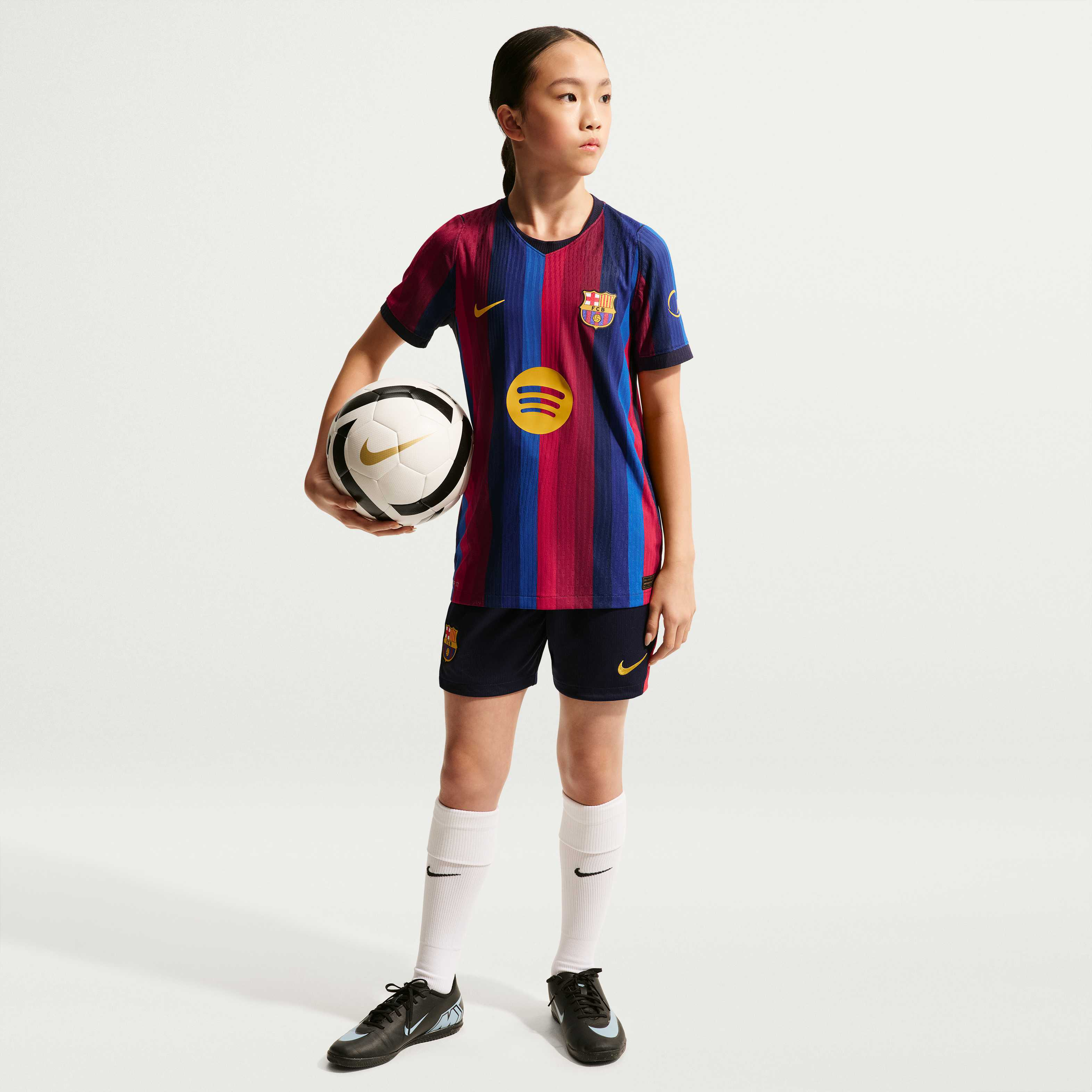 برشلونة 2026/27 ماتش الأساسي image number 5