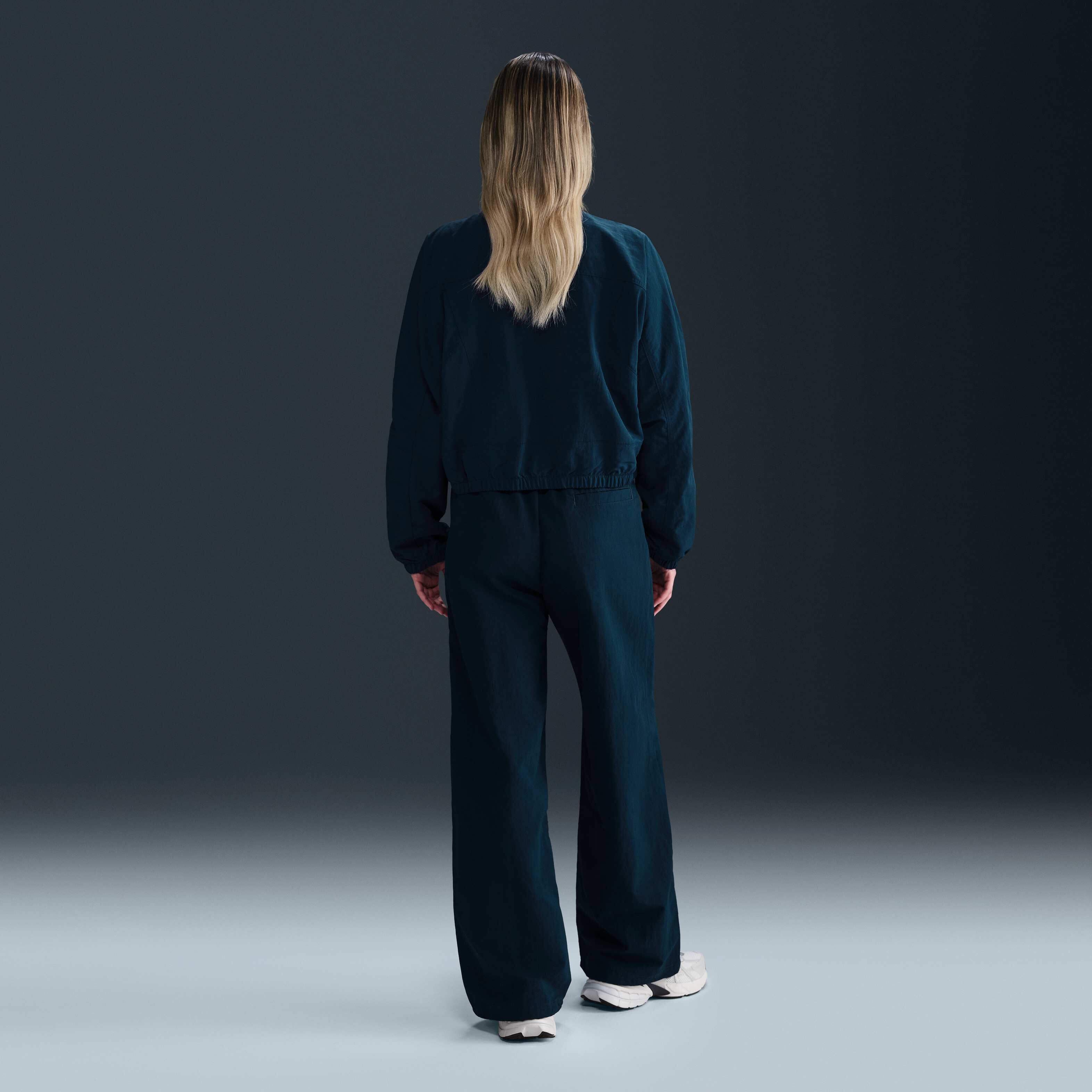 نايكي سبورتسوير ايفريثنج ووفنز image number 4