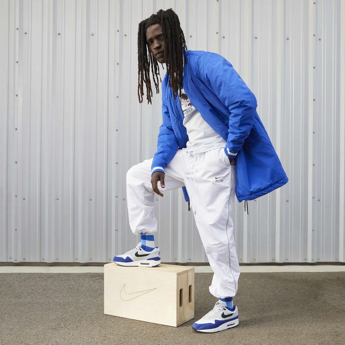 Pants Outfits With White Air Max Nike Air Max Moto 2K Sneakers In