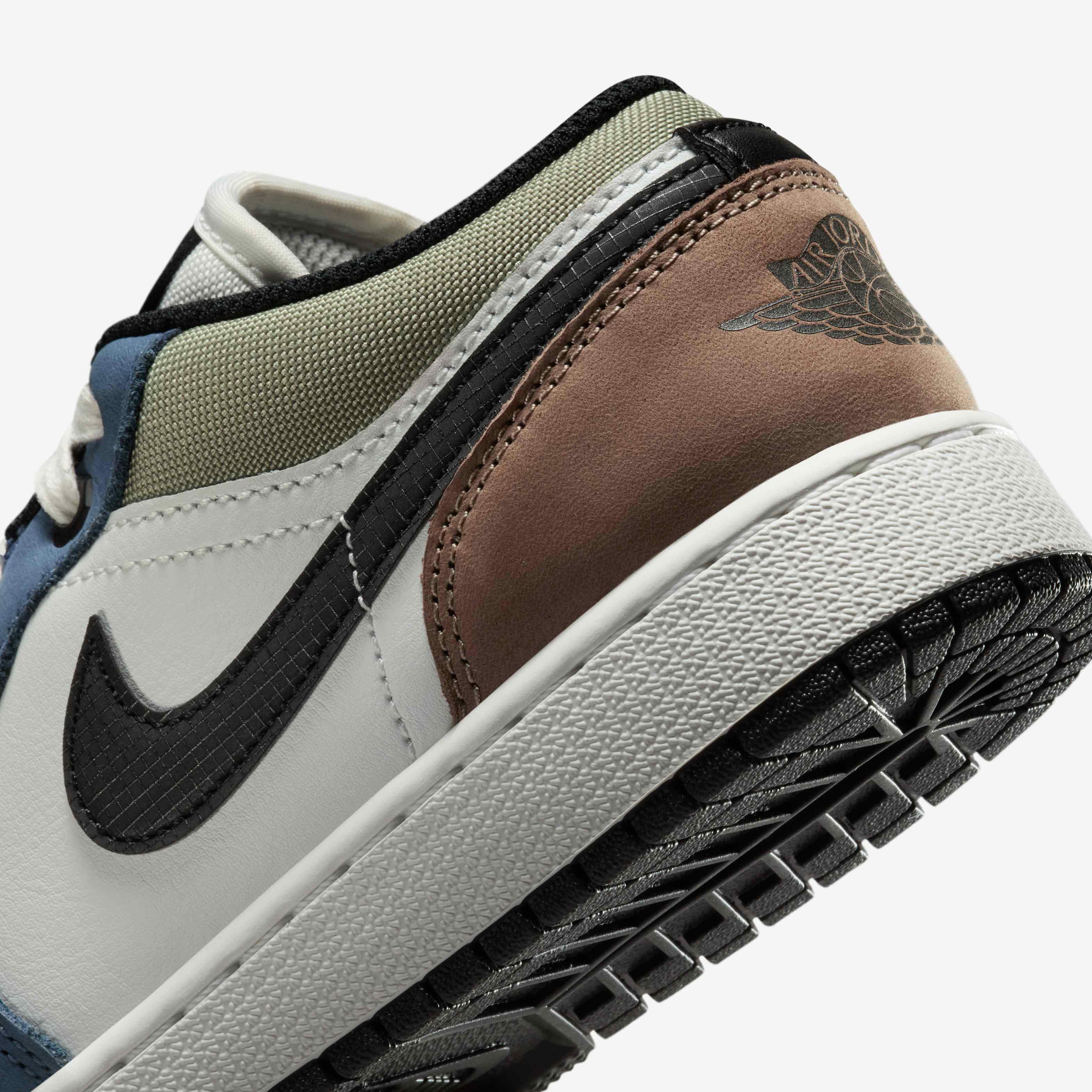 اير جوردن 1 لو image number 7