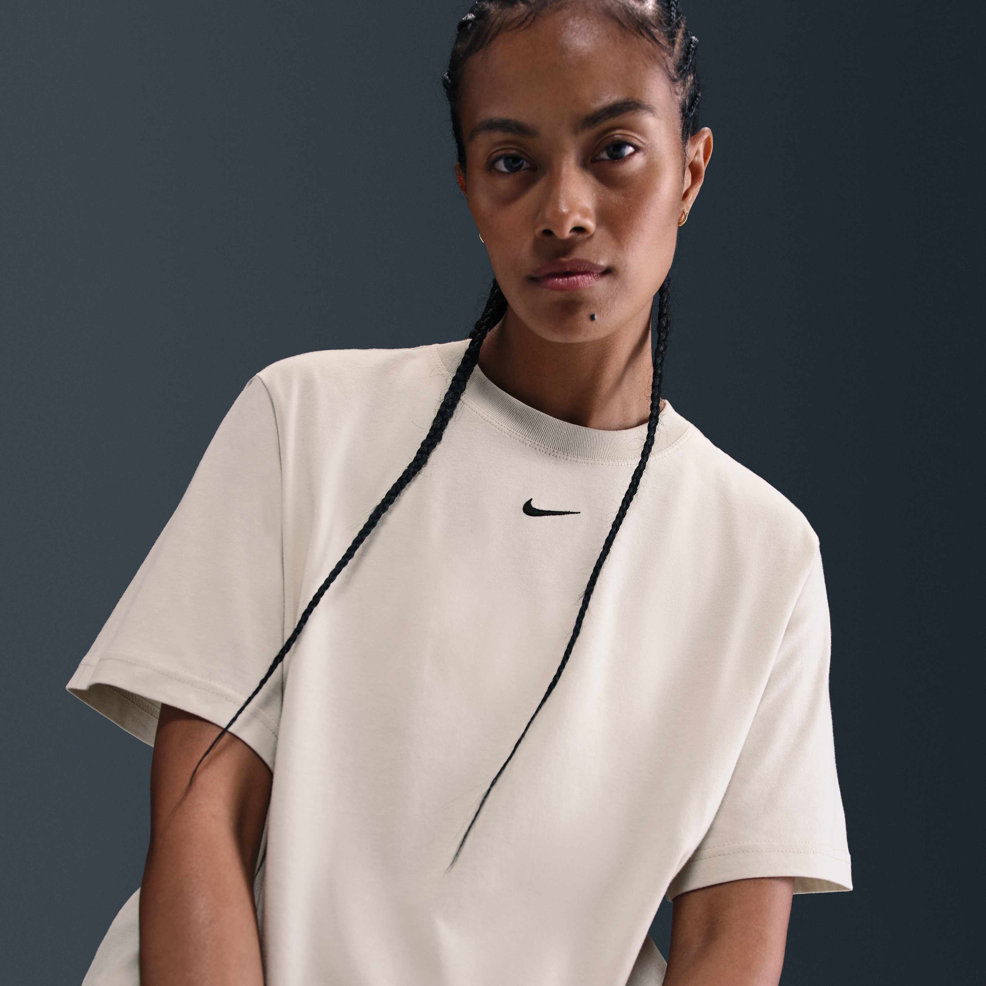 Nike Sportswear Essential image number 2