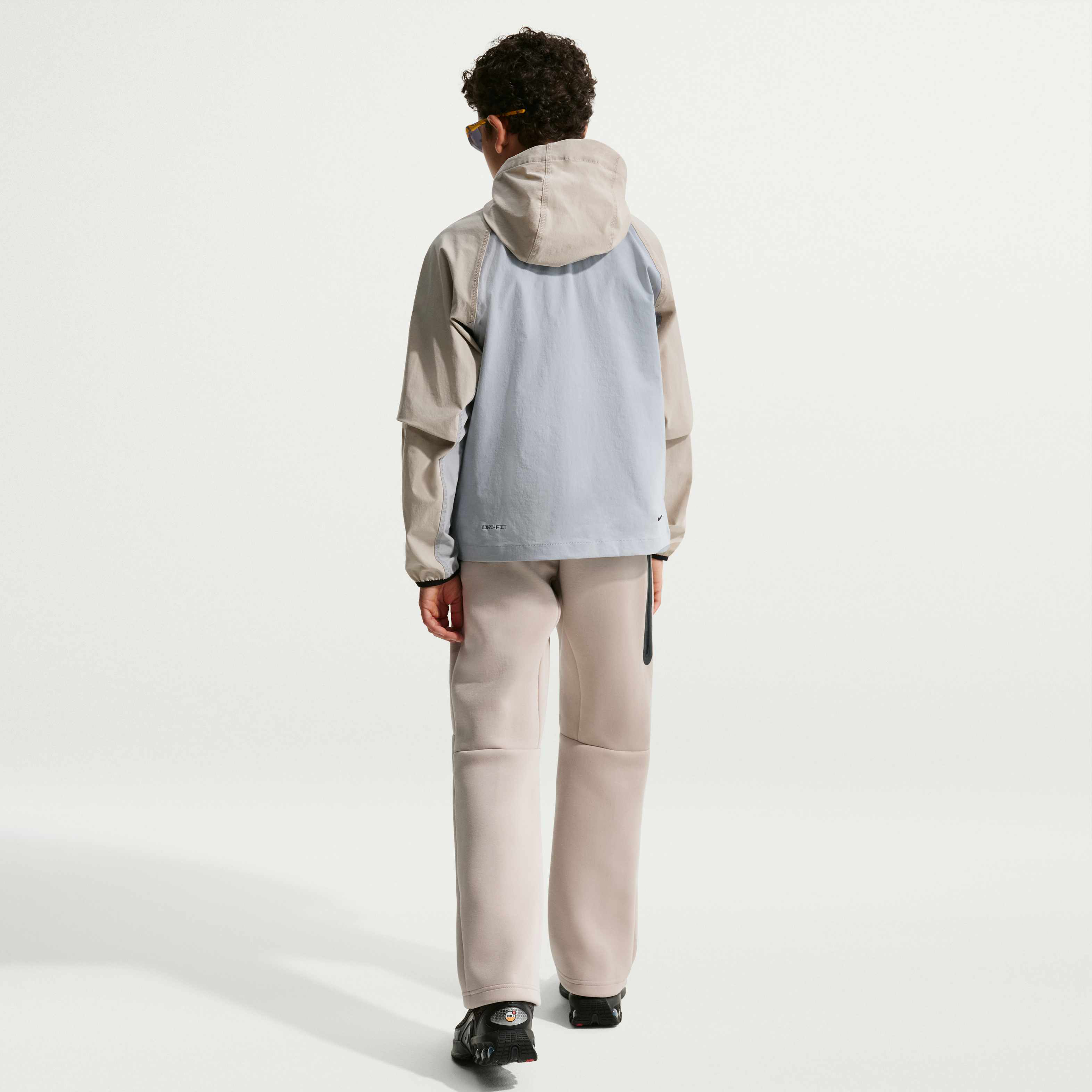 نايكي تك image number 4