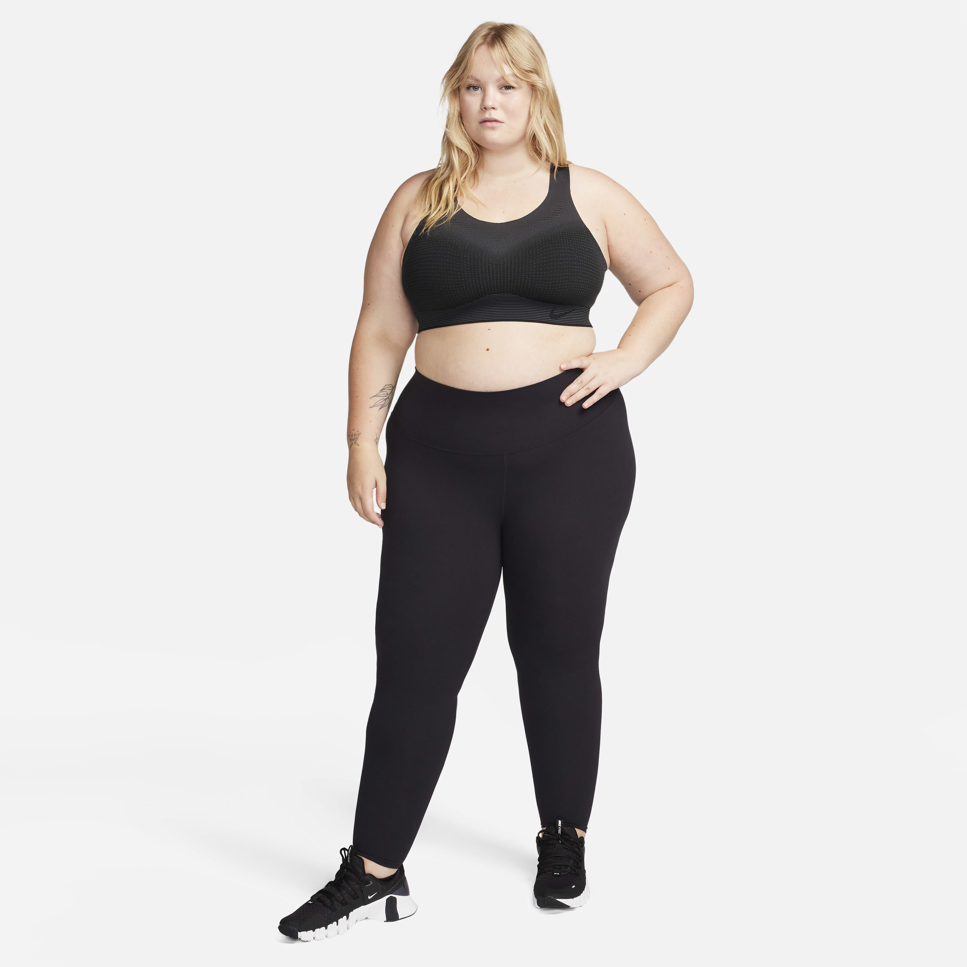 Nike swoosh plus size bra online