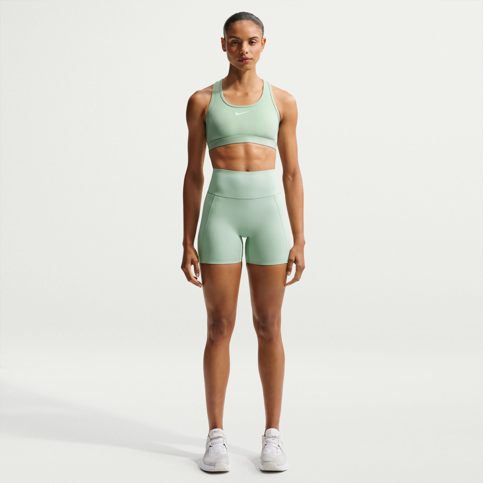Nike Universa image number 0