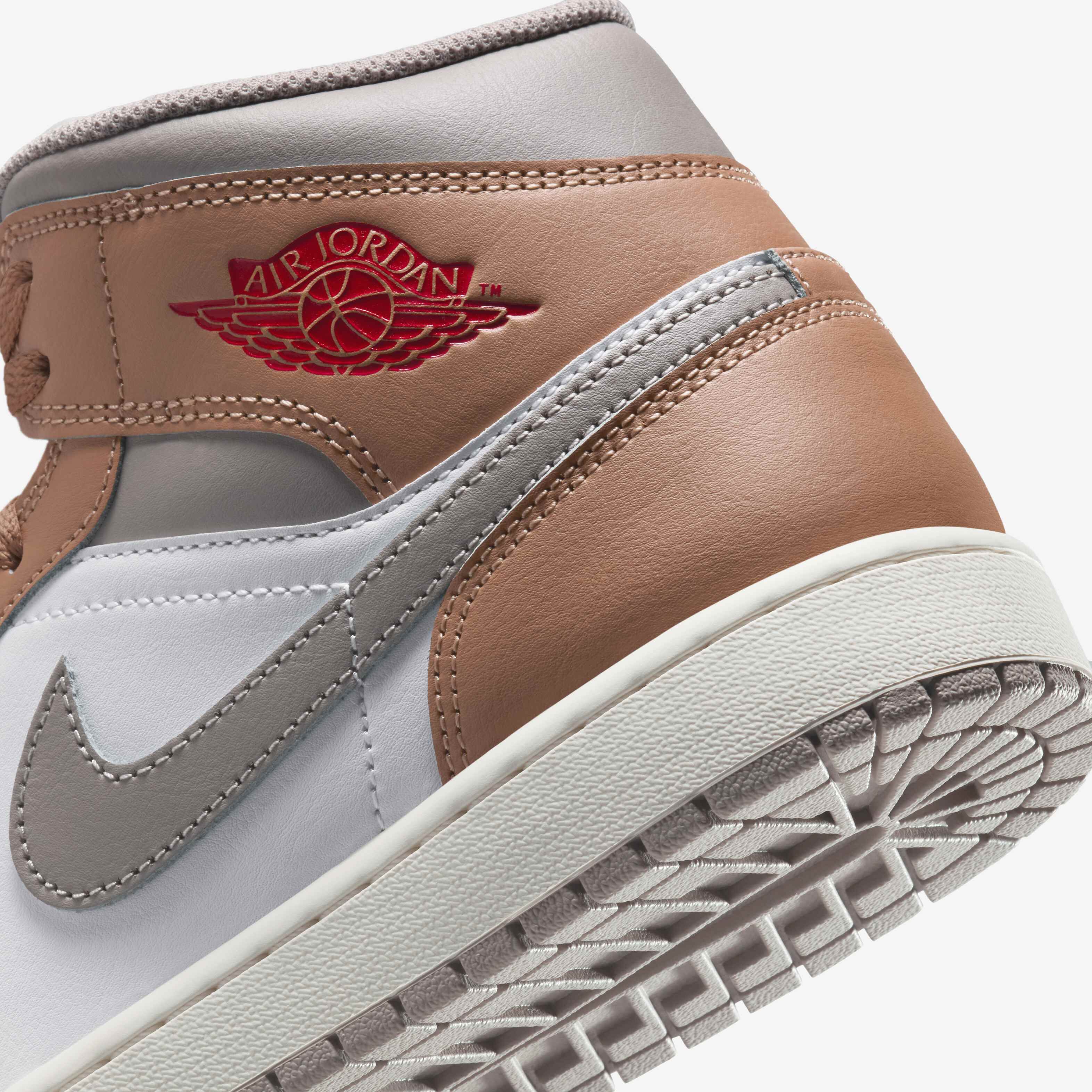 Air Jordan 1 Mid image number 7