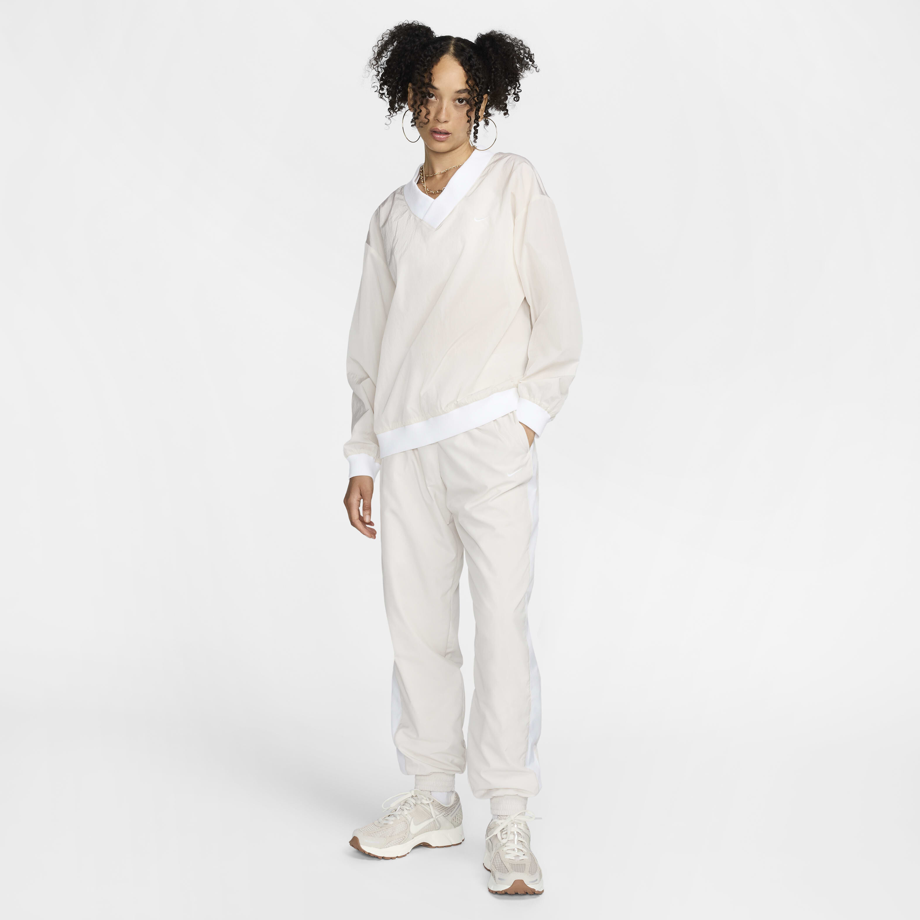 Nike Sportswear Essential image number 4