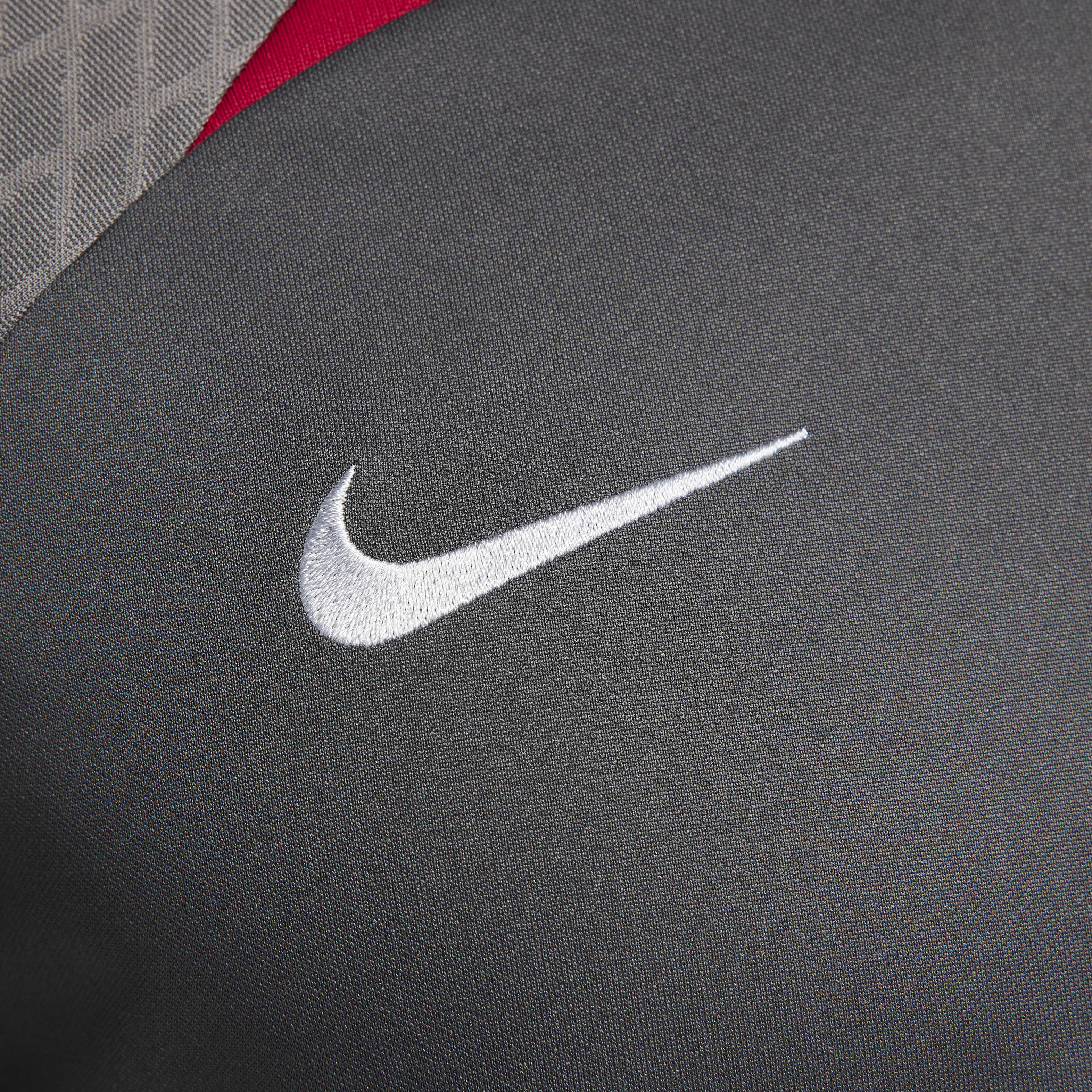 Liverpool F.C. Strike image number 3