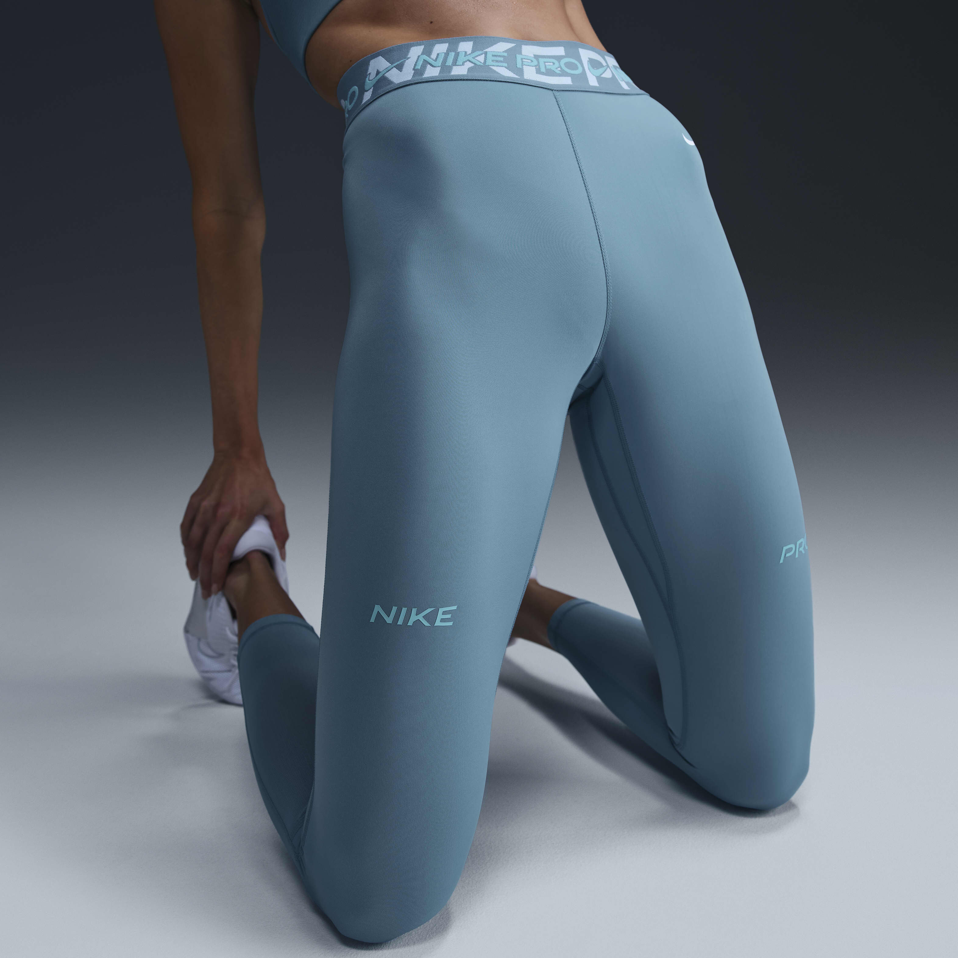 Nike Pro image number 2