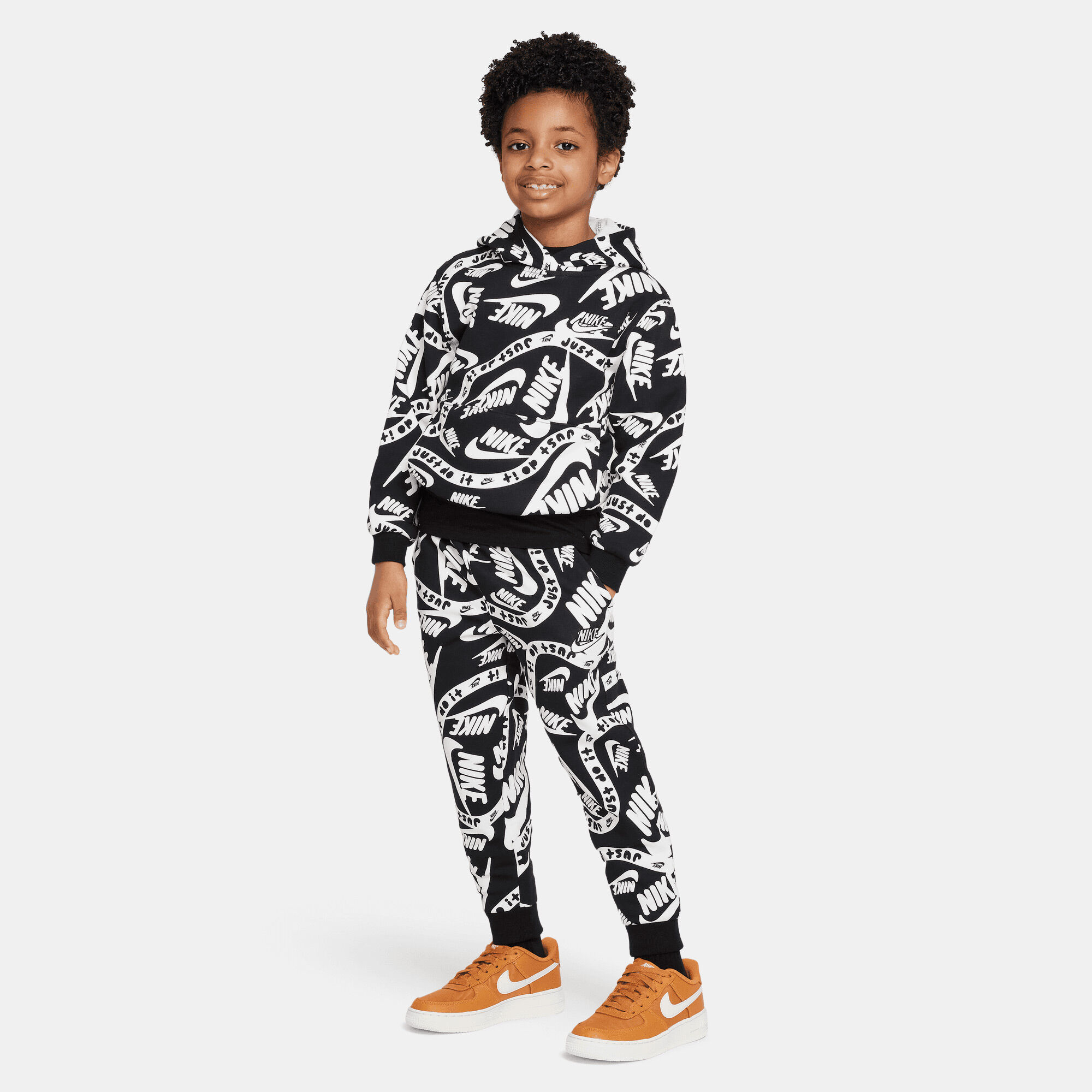 بنطال نايكي سبورتسوير كلوب بطبعة image number 4