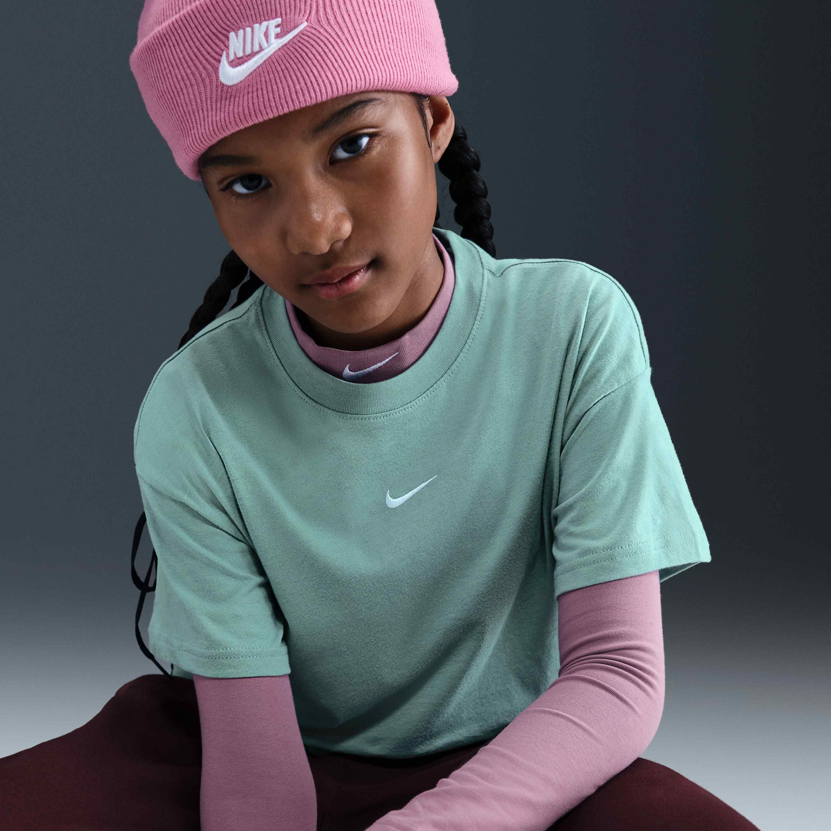 Nike Sportswear Essential image number 2