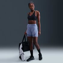 Nike Universa