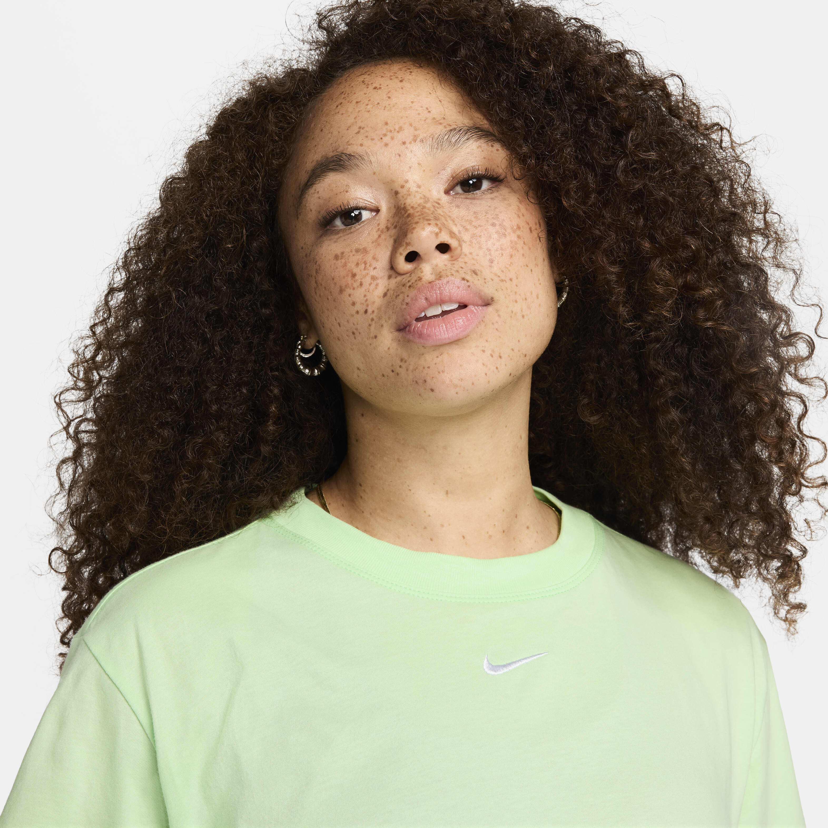 Nike Sportswear Essential image number 2