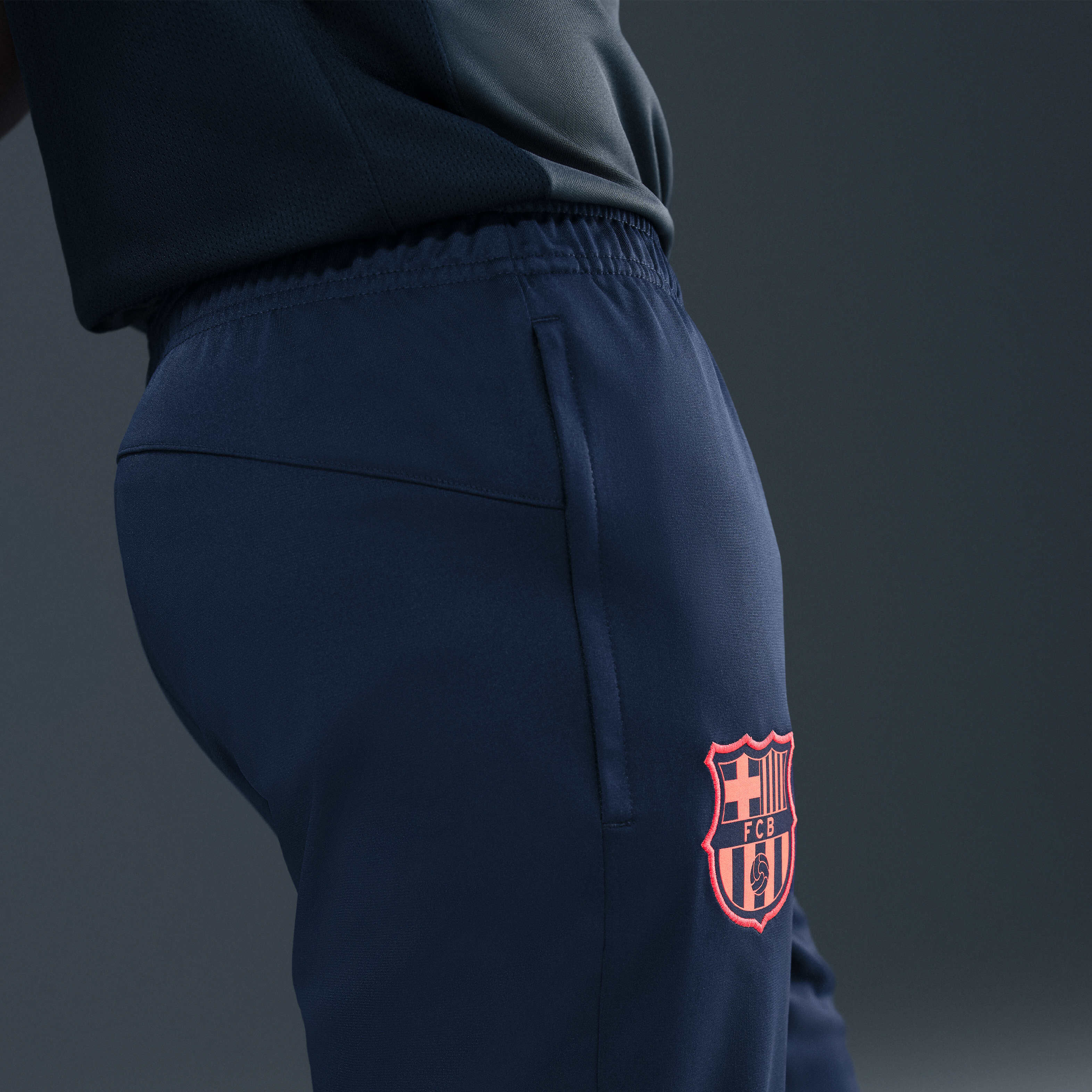 برشلونة سترايك البديل image number 6