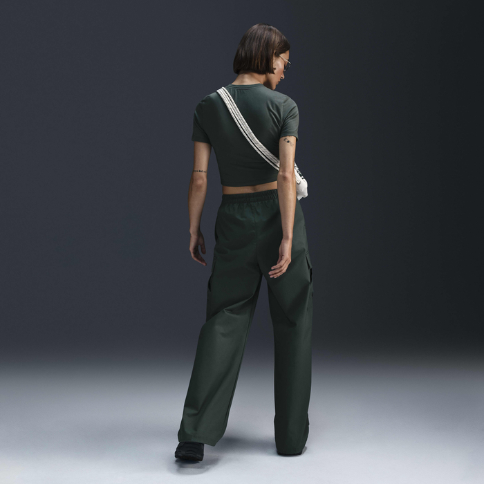 Nike Sportswear Essential image number 4 Nike Sportswear Essential image number 4