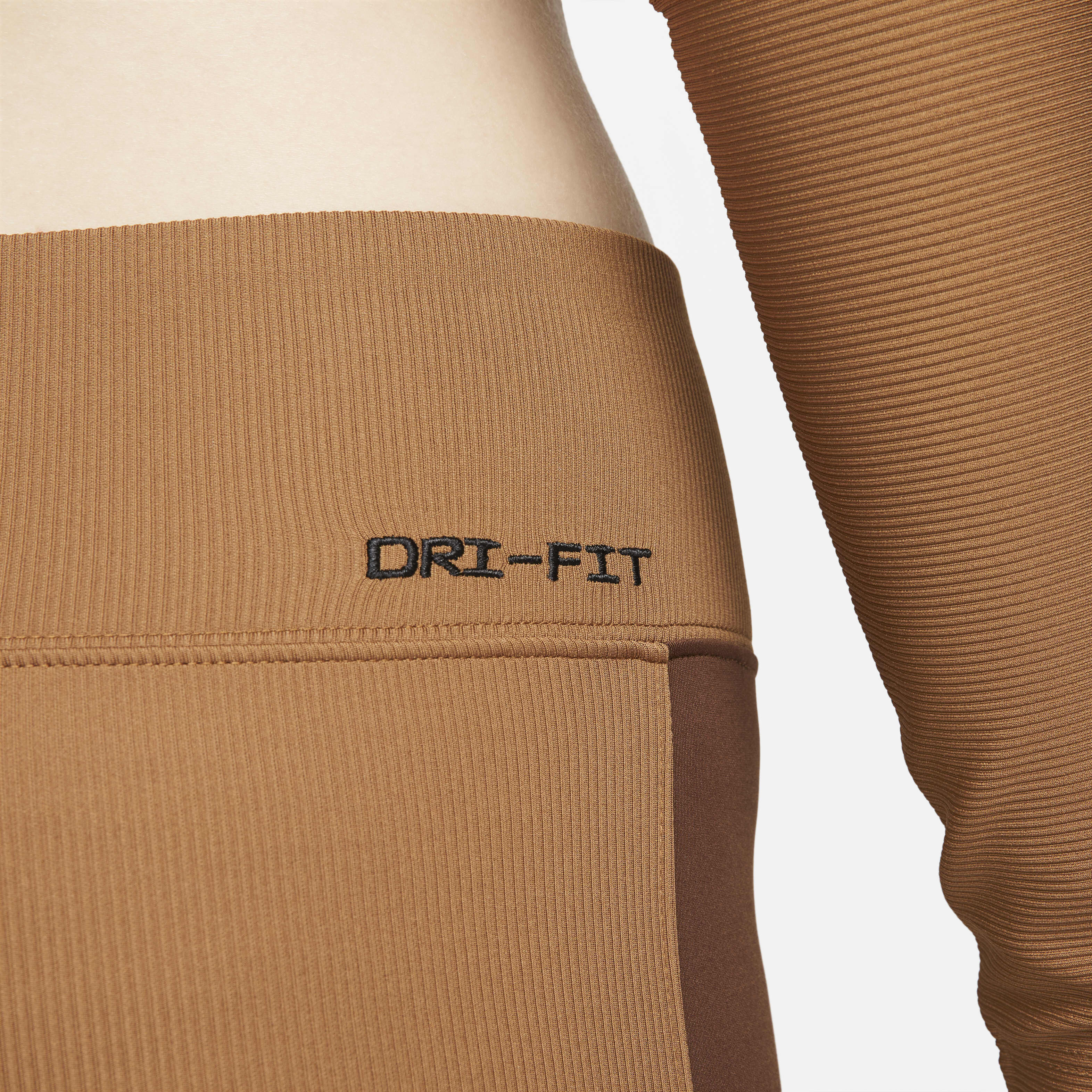 نايكي سبورتسوير image number 3