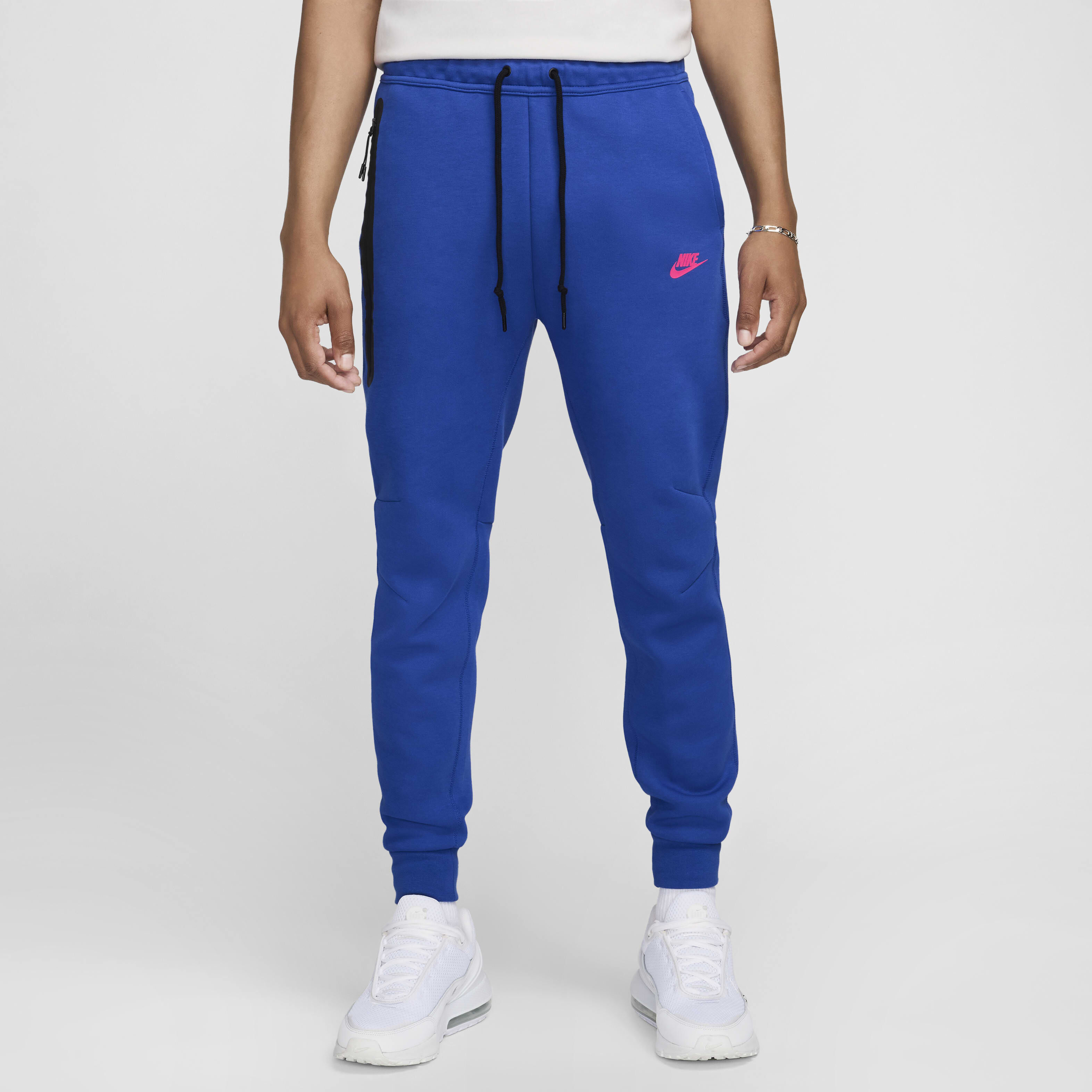 Nike tech icon texture jogger hot sale