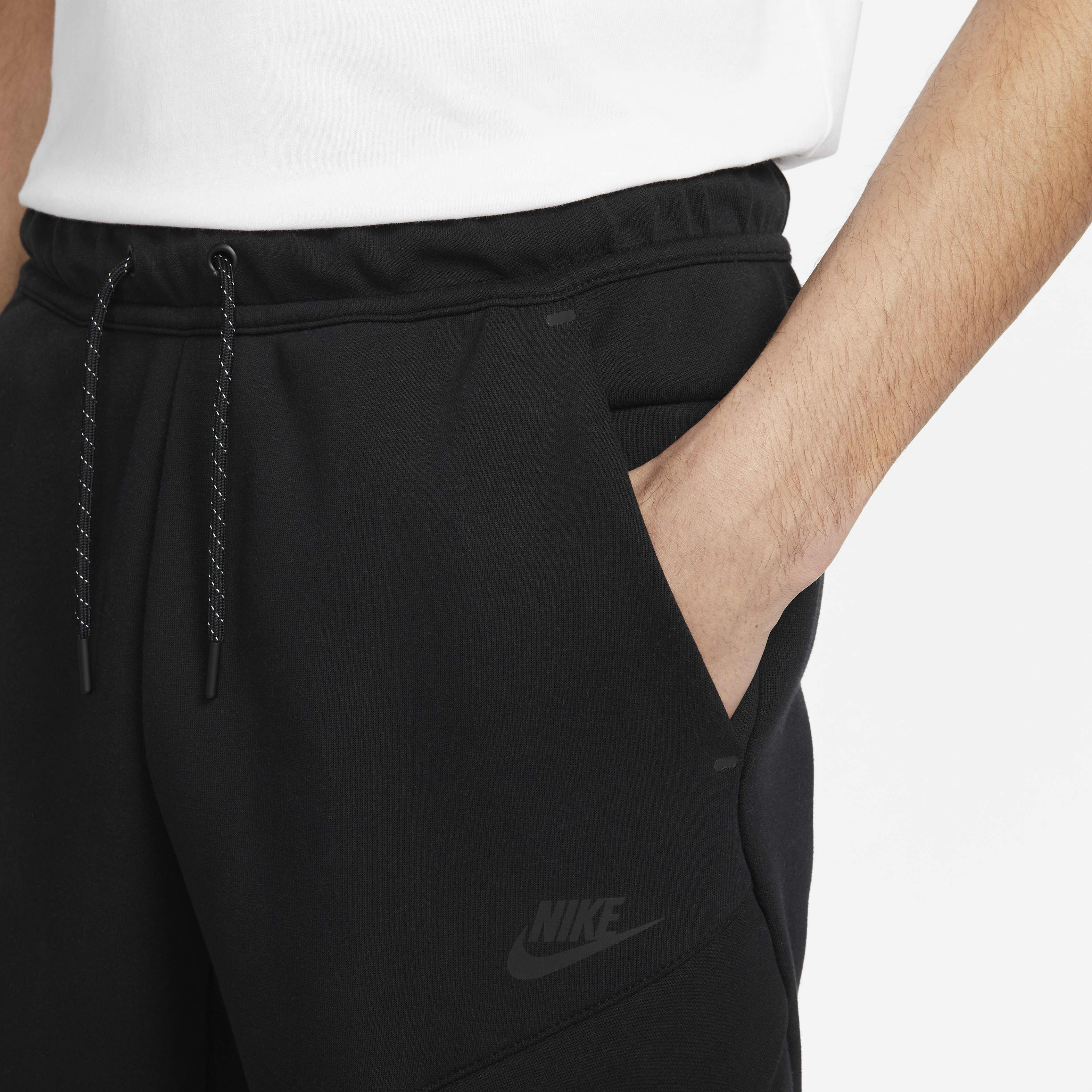 Nike Sportswear Tech Fleece image number 2