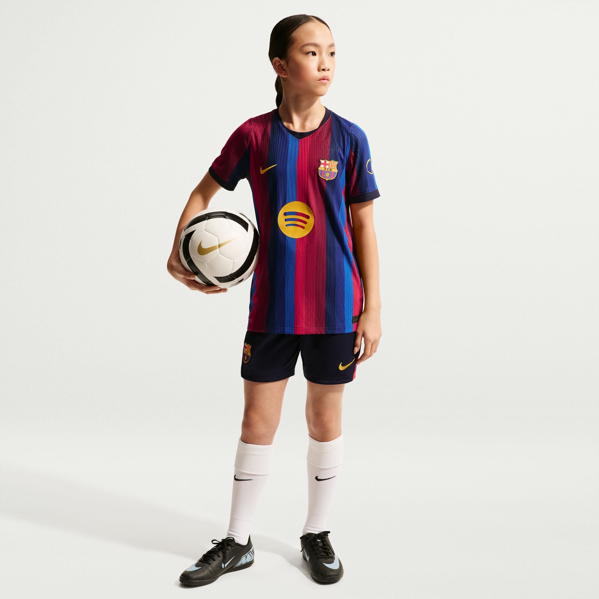 برشلونة 2026/27 ماتش الأساسي image number 0