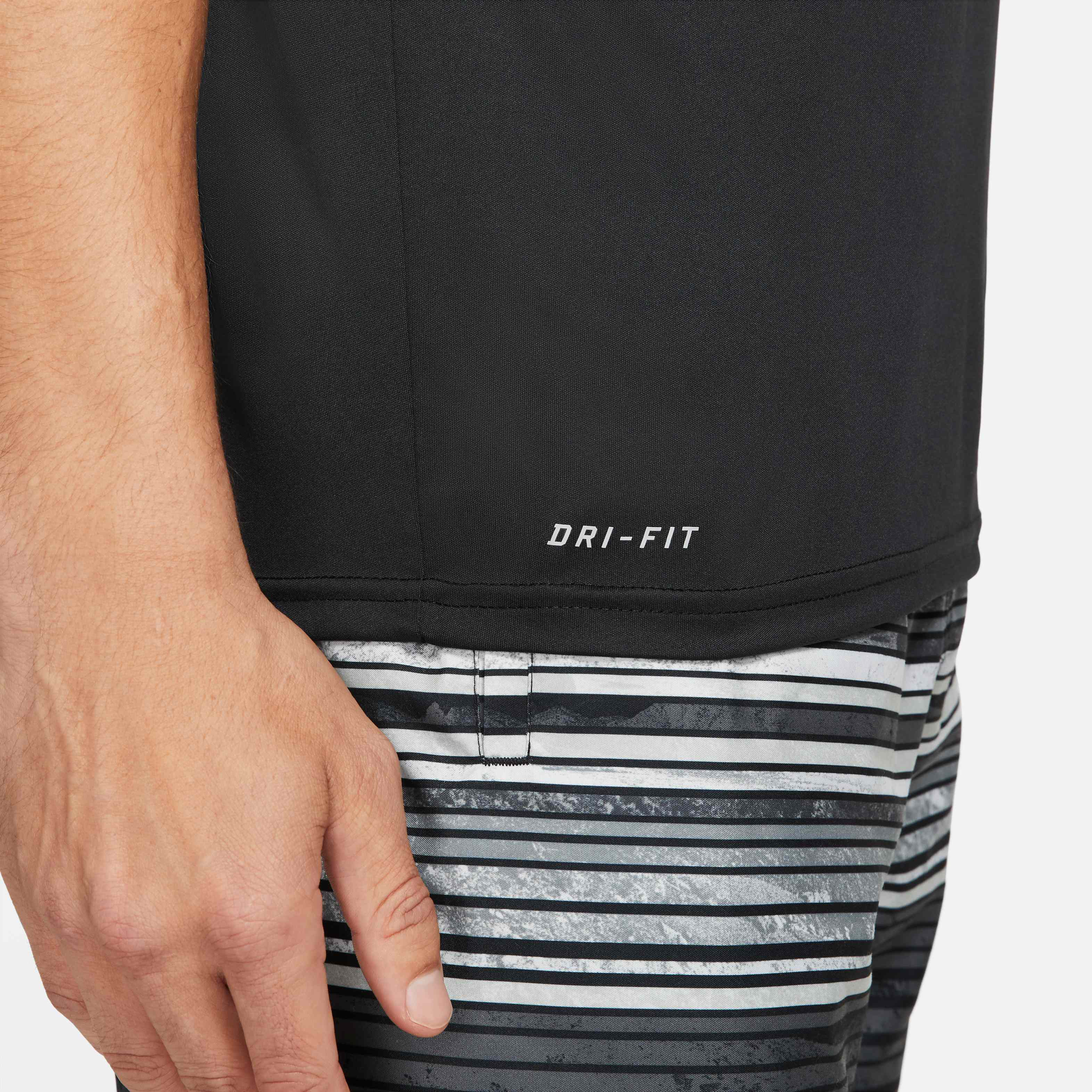 نايكي ايسنشال image number 4