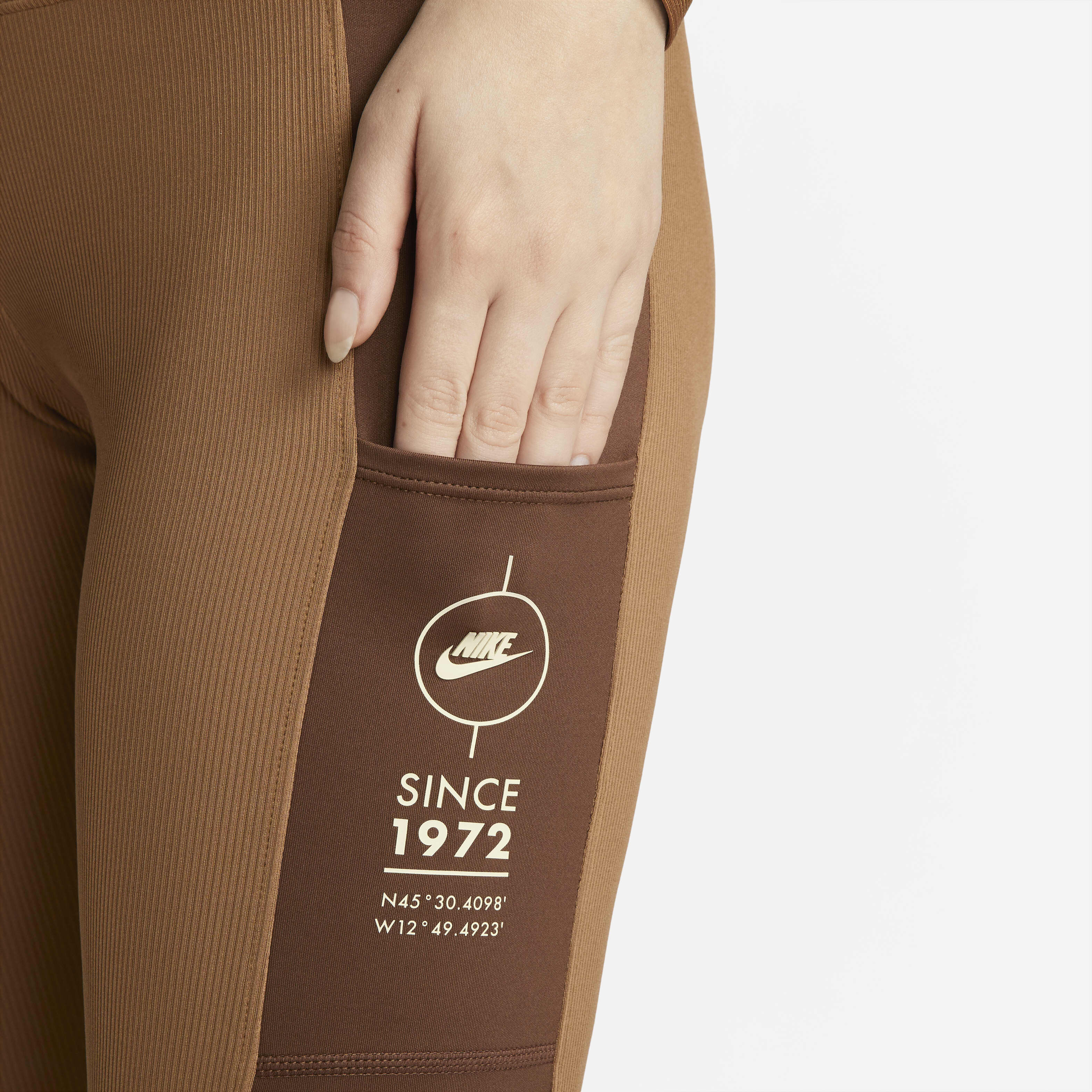 نايكي سبورتسوير image number 2