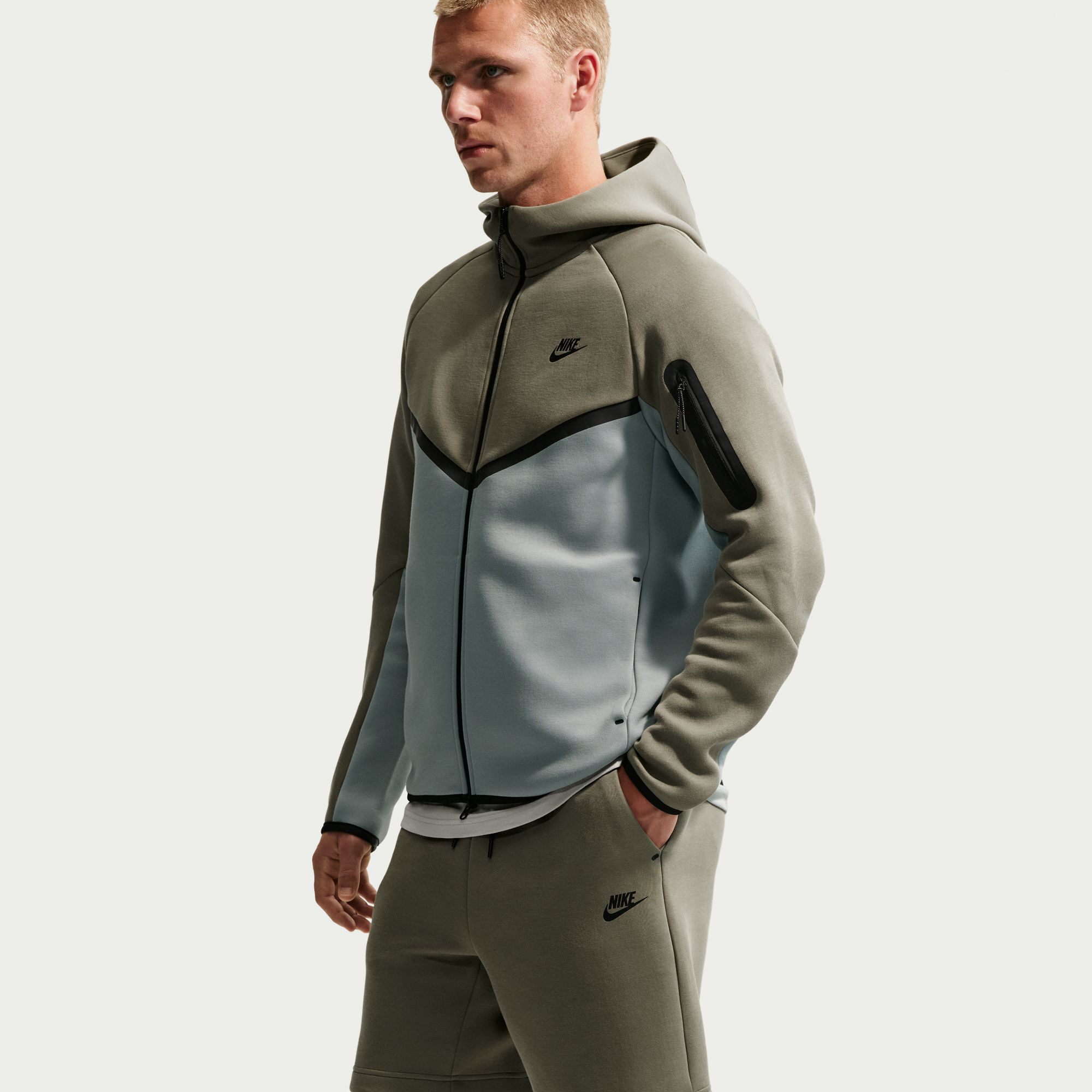 Nike Tech image number 4