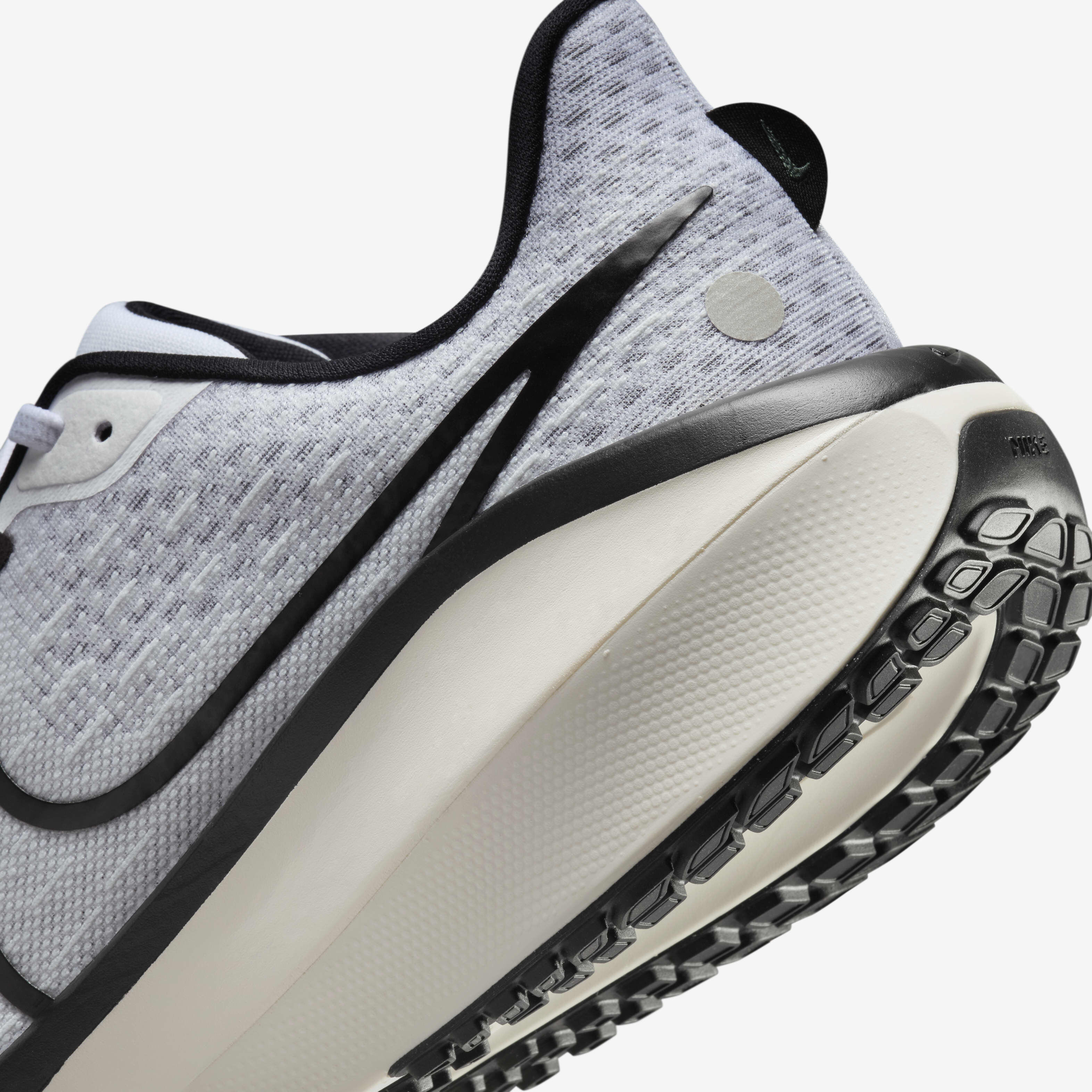 Buy Nike Vomero 17 Men s Road Running Shoes Nike Qatar Official