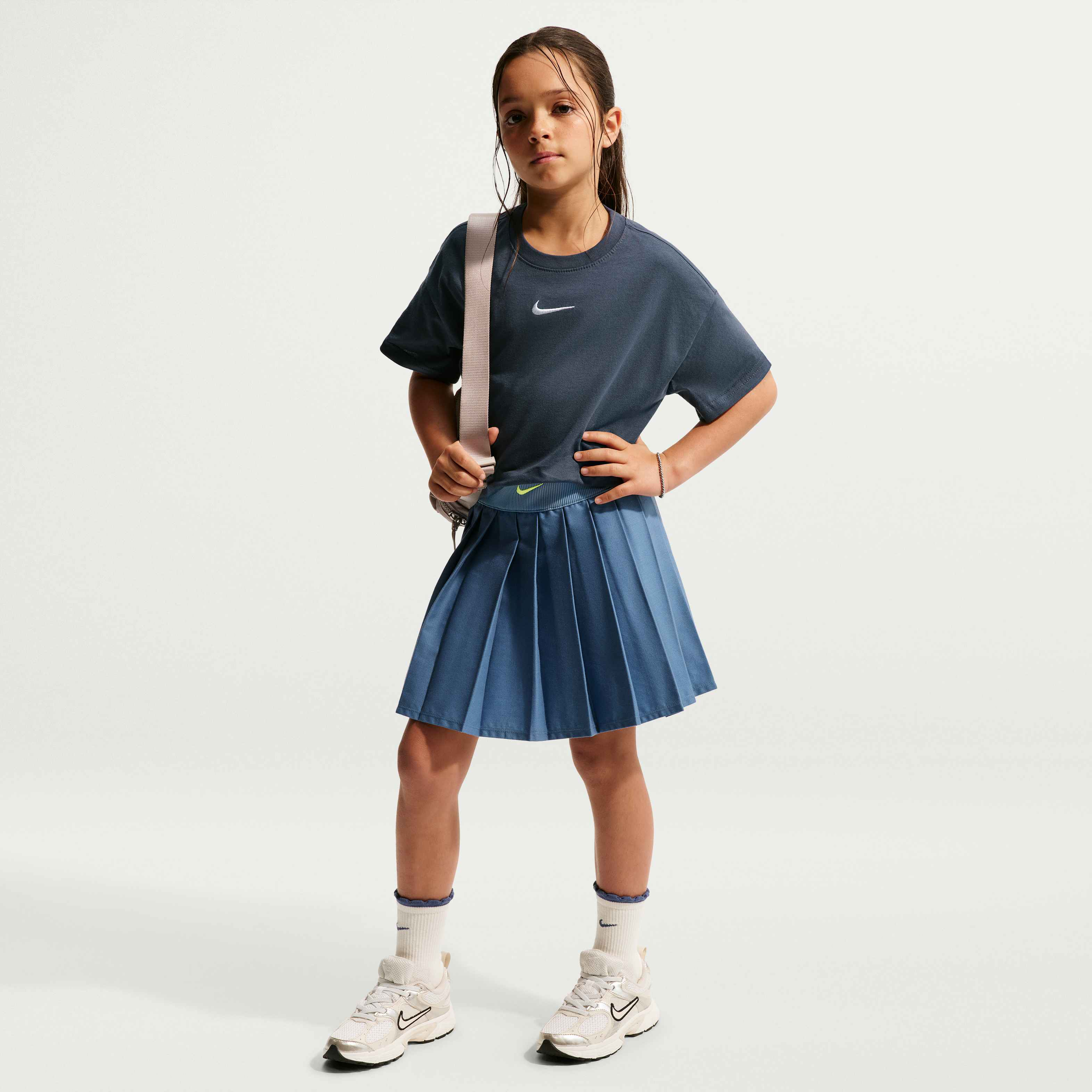 Nike Sportswear Essential image number 3