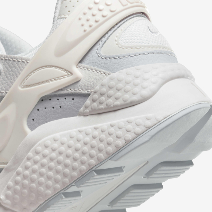 Nike Air Huarache Runner image number 8 Nike Air Huarache Runner image number 8
