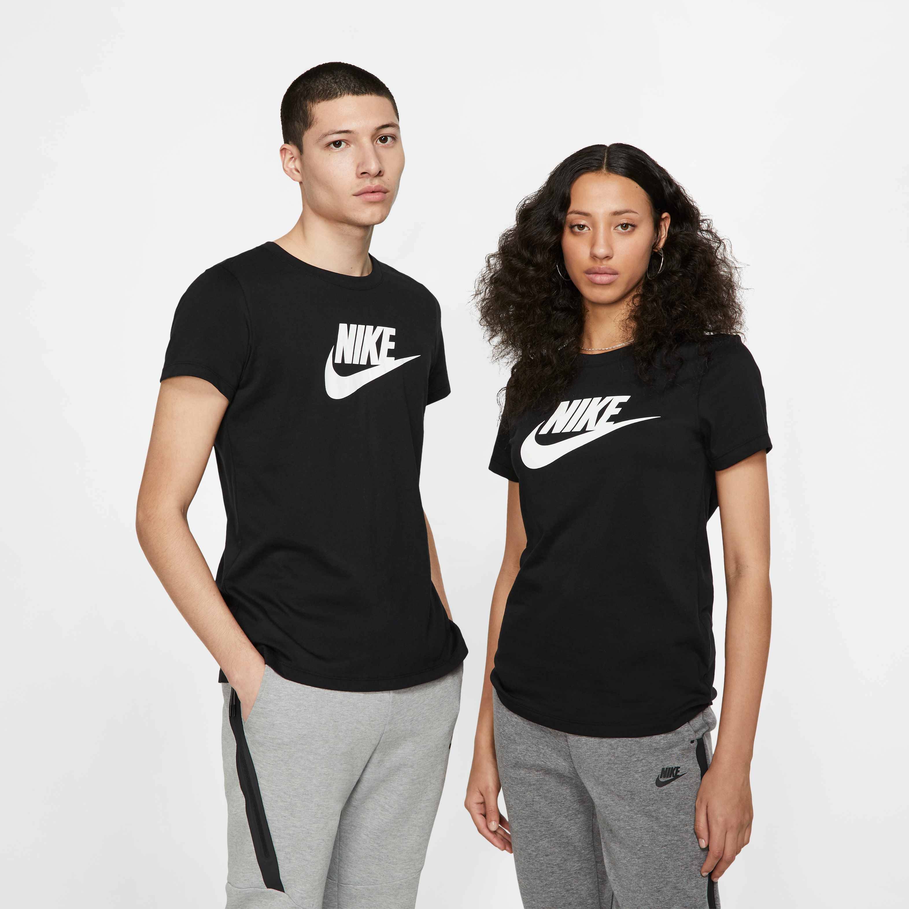 Nike Sportswear Essential image number 0