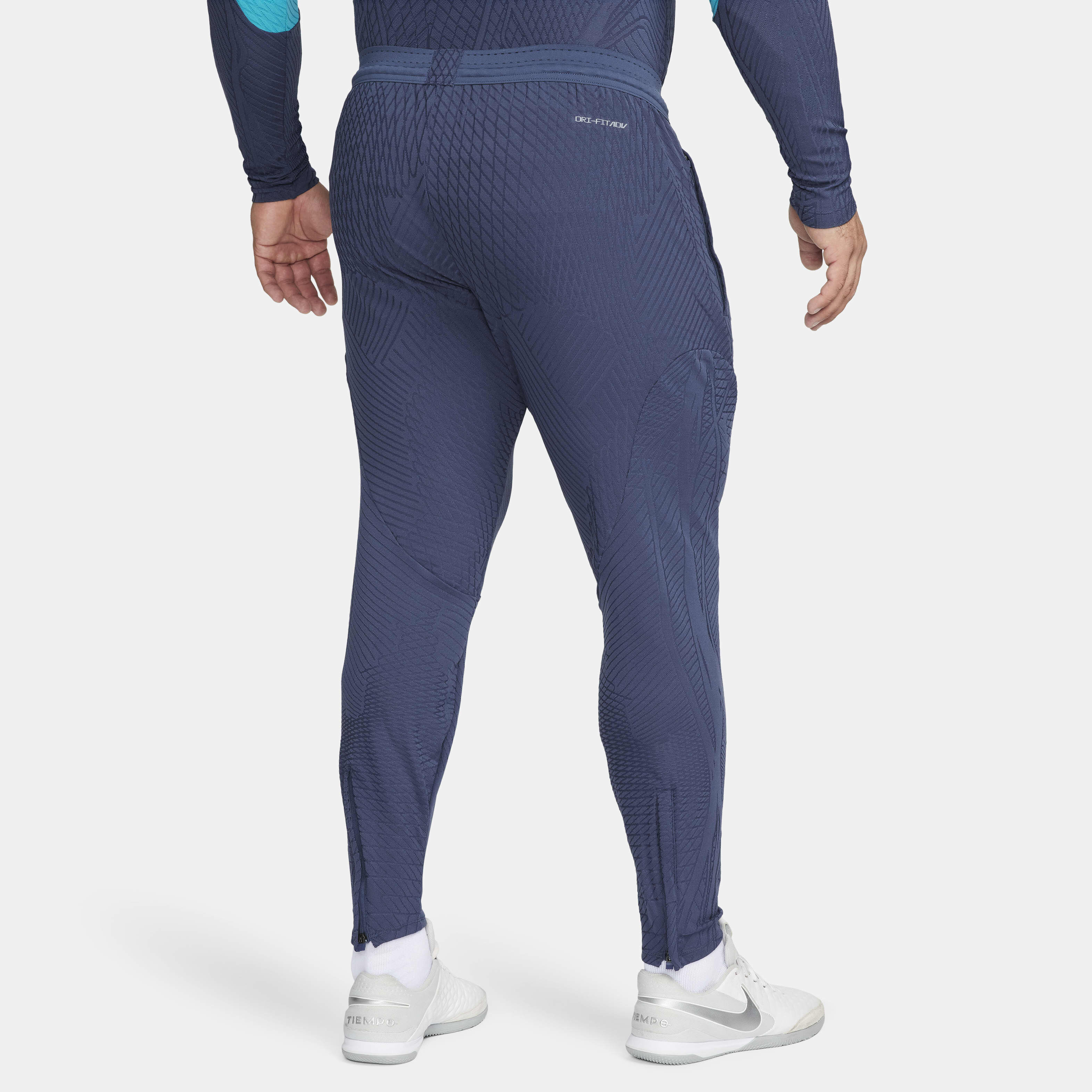 F.C. Barcelona Strike Elite Third image number 9