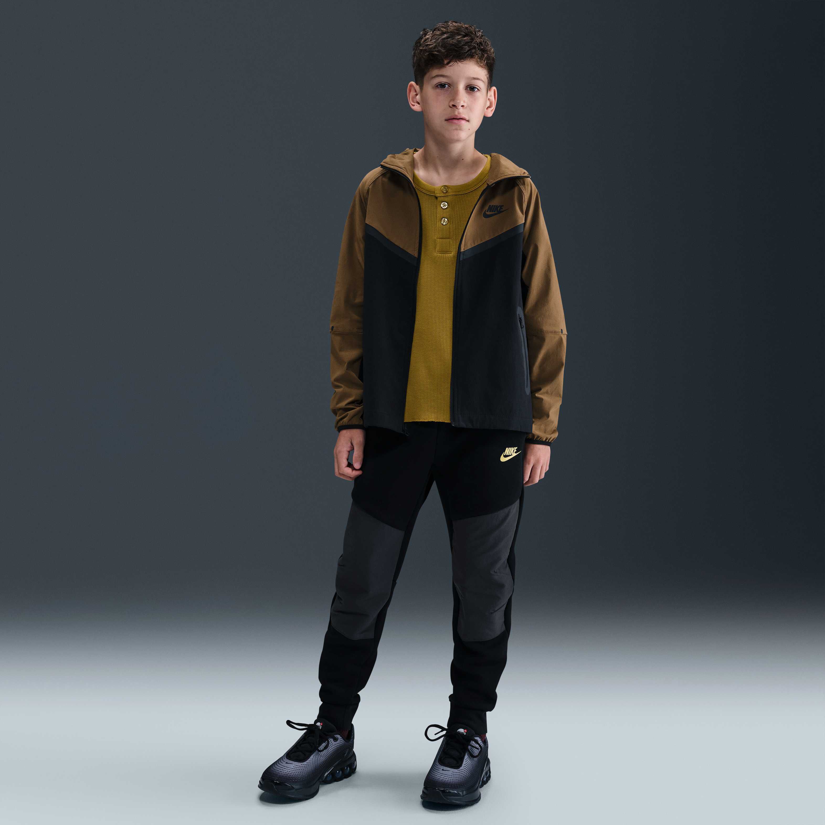 نايكي تك image number 3