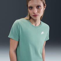 Nike Sportswear Club Essentials