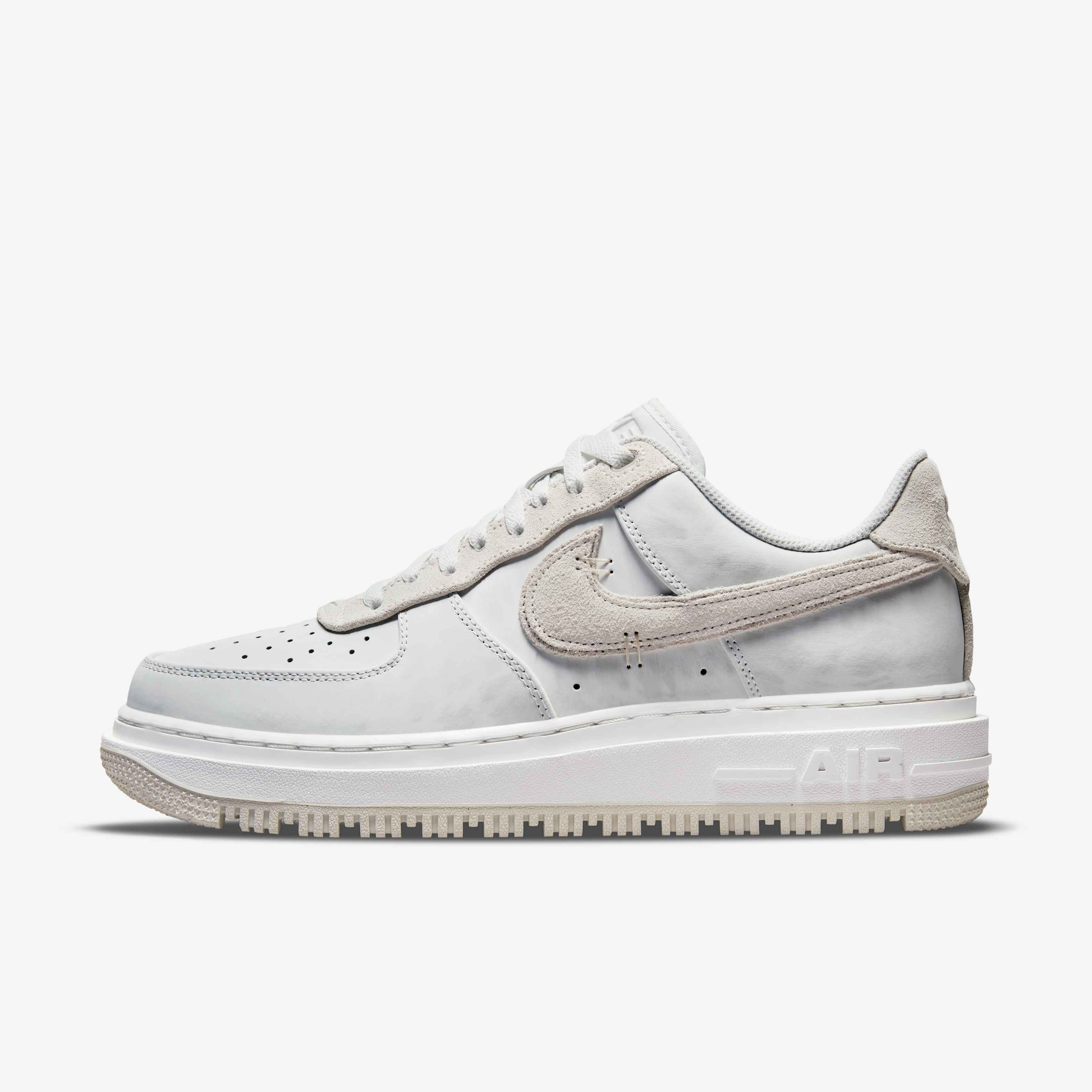 Nike Air Force 1 Luxe image number 0