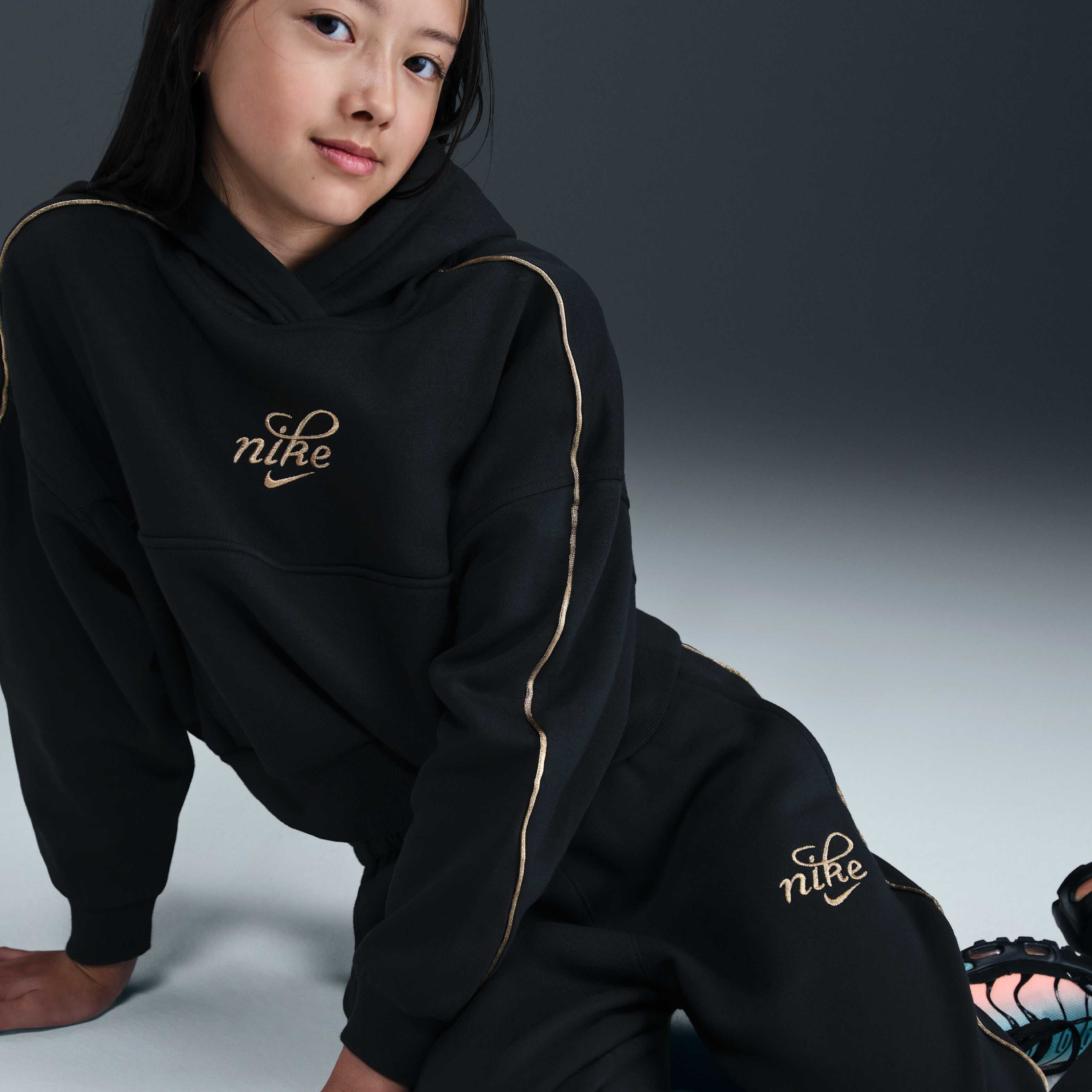 نايكي سبورتسوير كلوب فليس image number 4