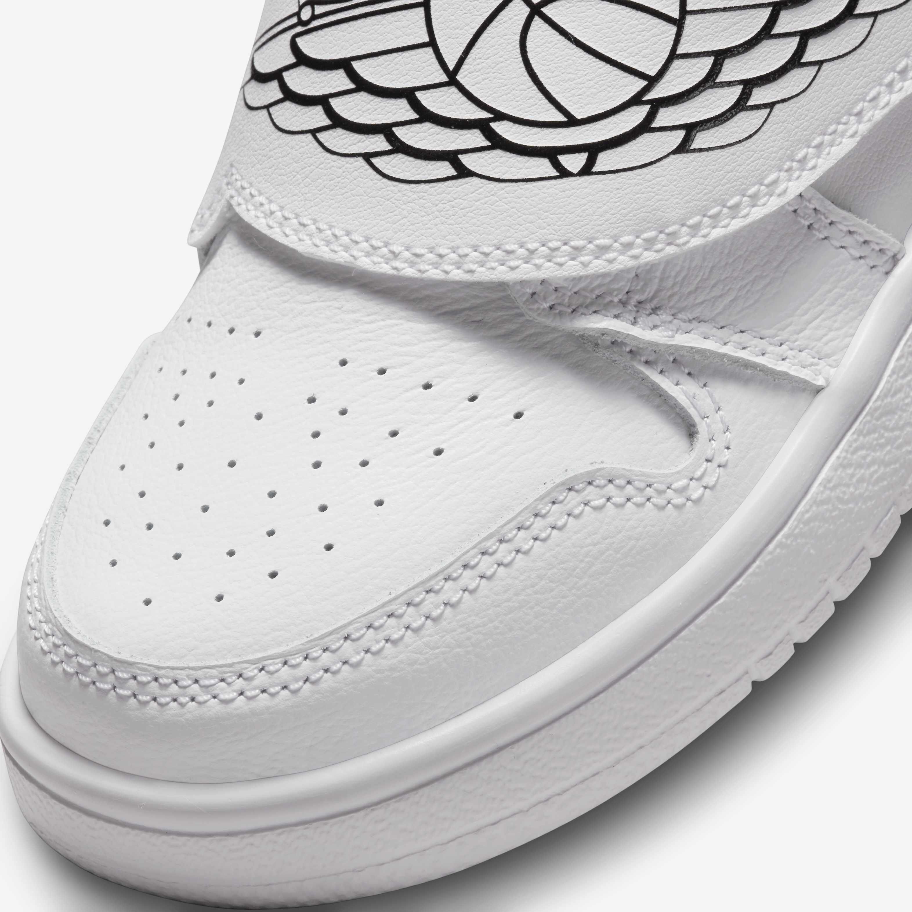 Sky Jordan 1 image number 6