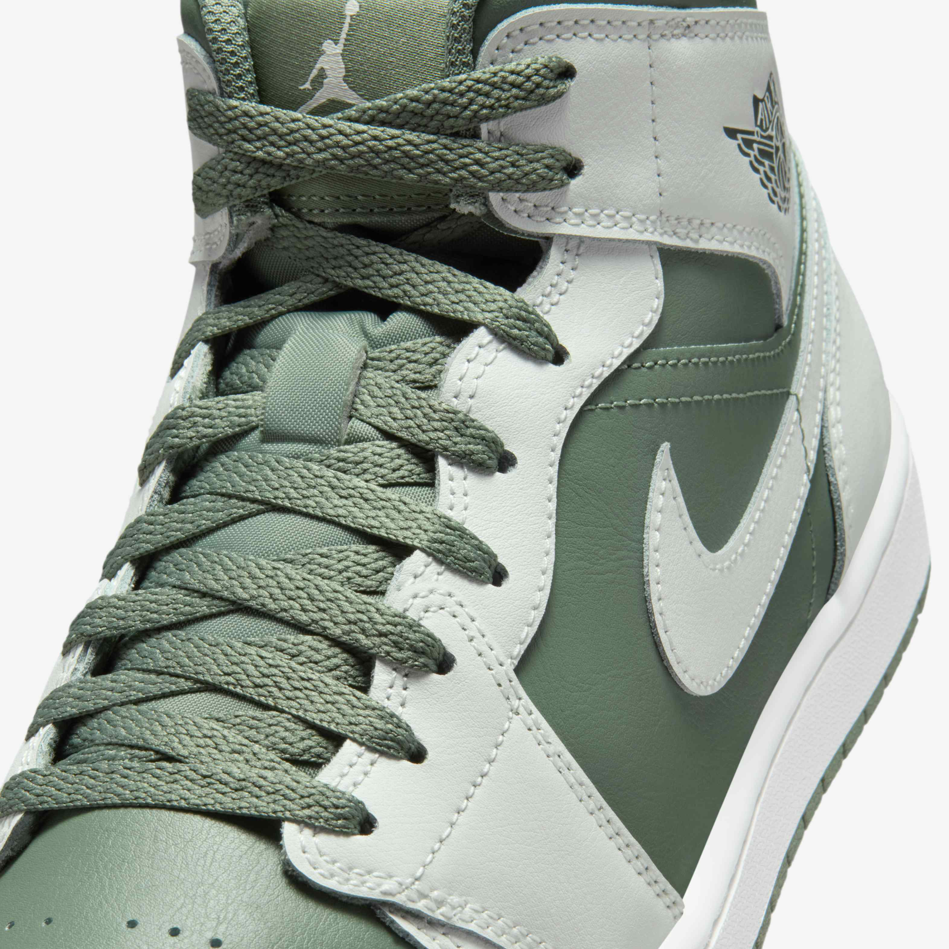 Air Jordan 1 Mid image number 6