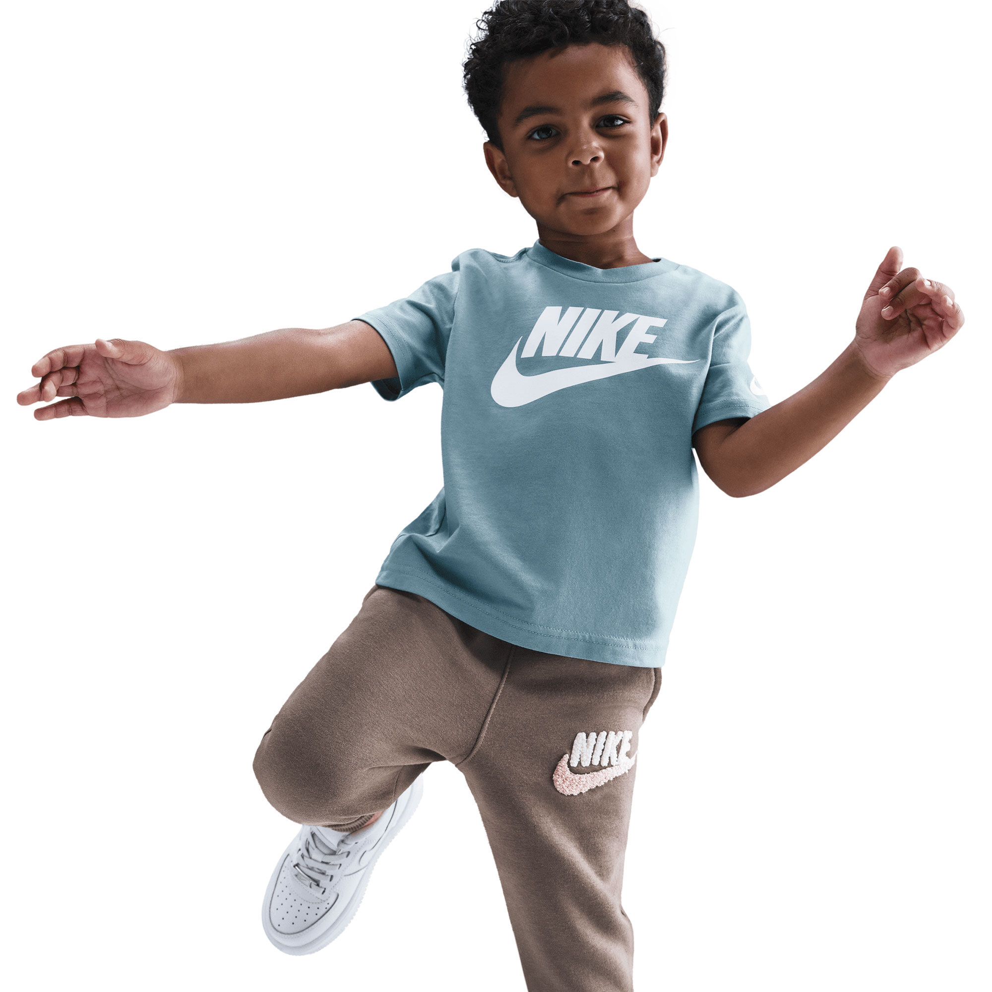 نايكي كلوب image number 6