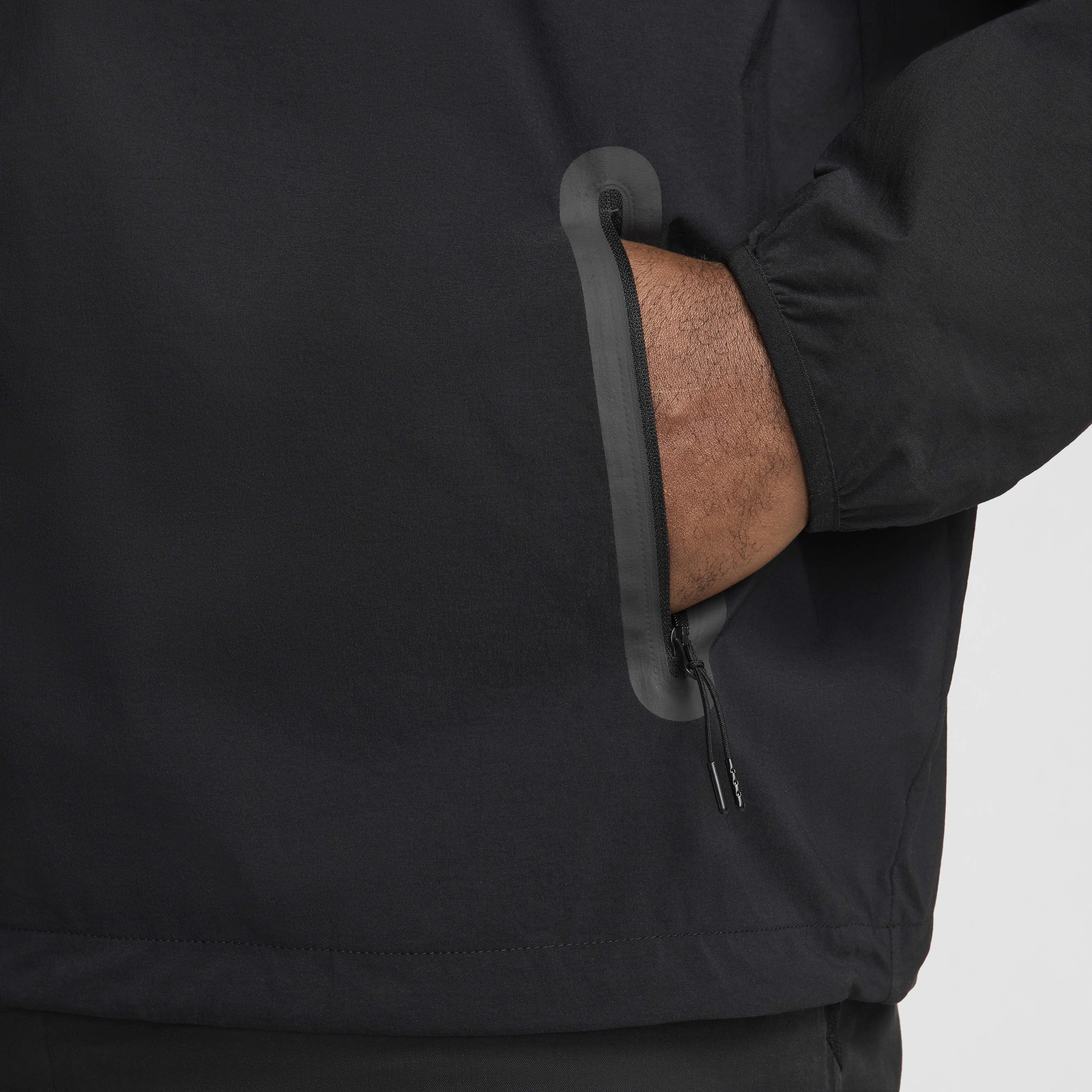 نايكي تك ويندرانر image number 15