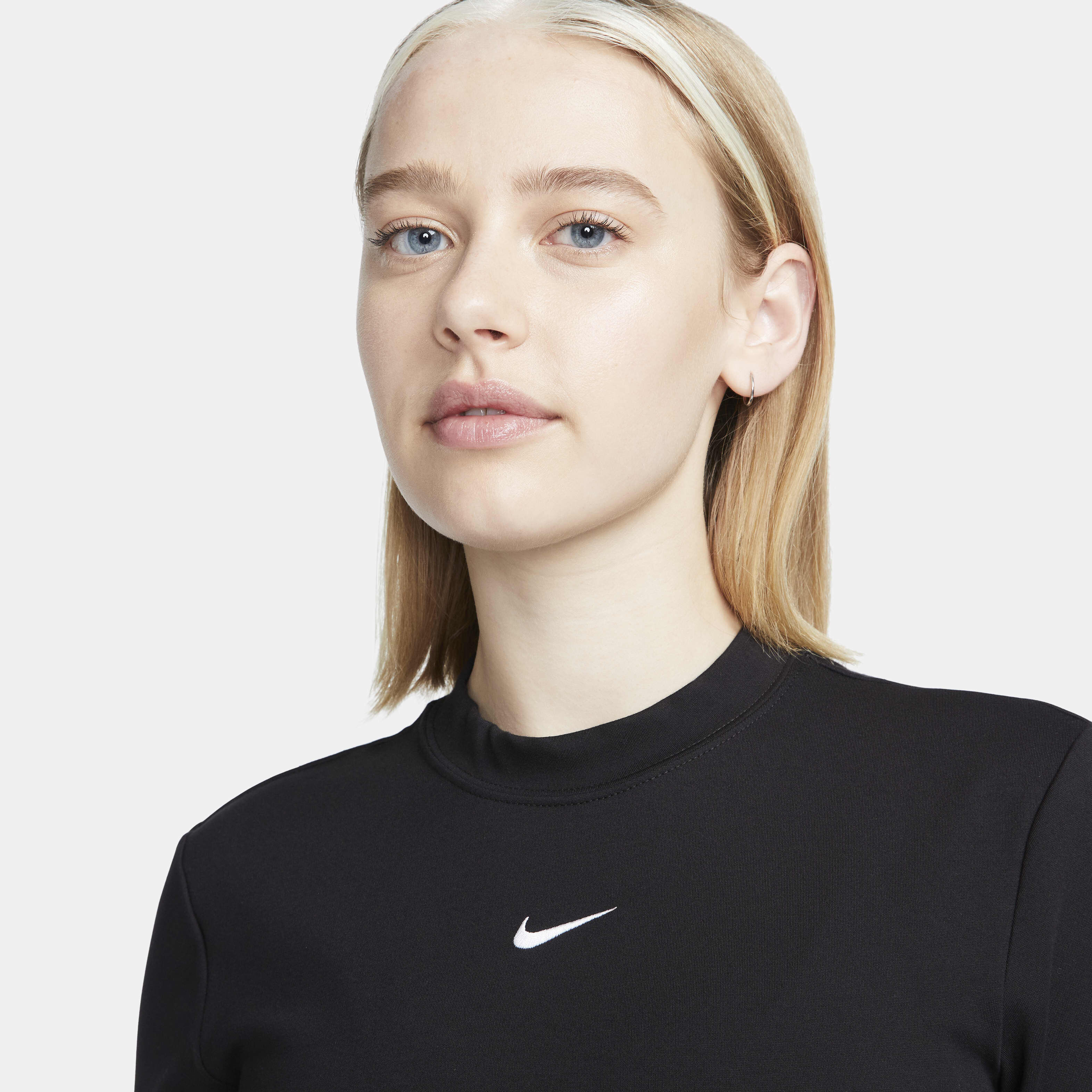 Nike Sportswear Essential image number 2