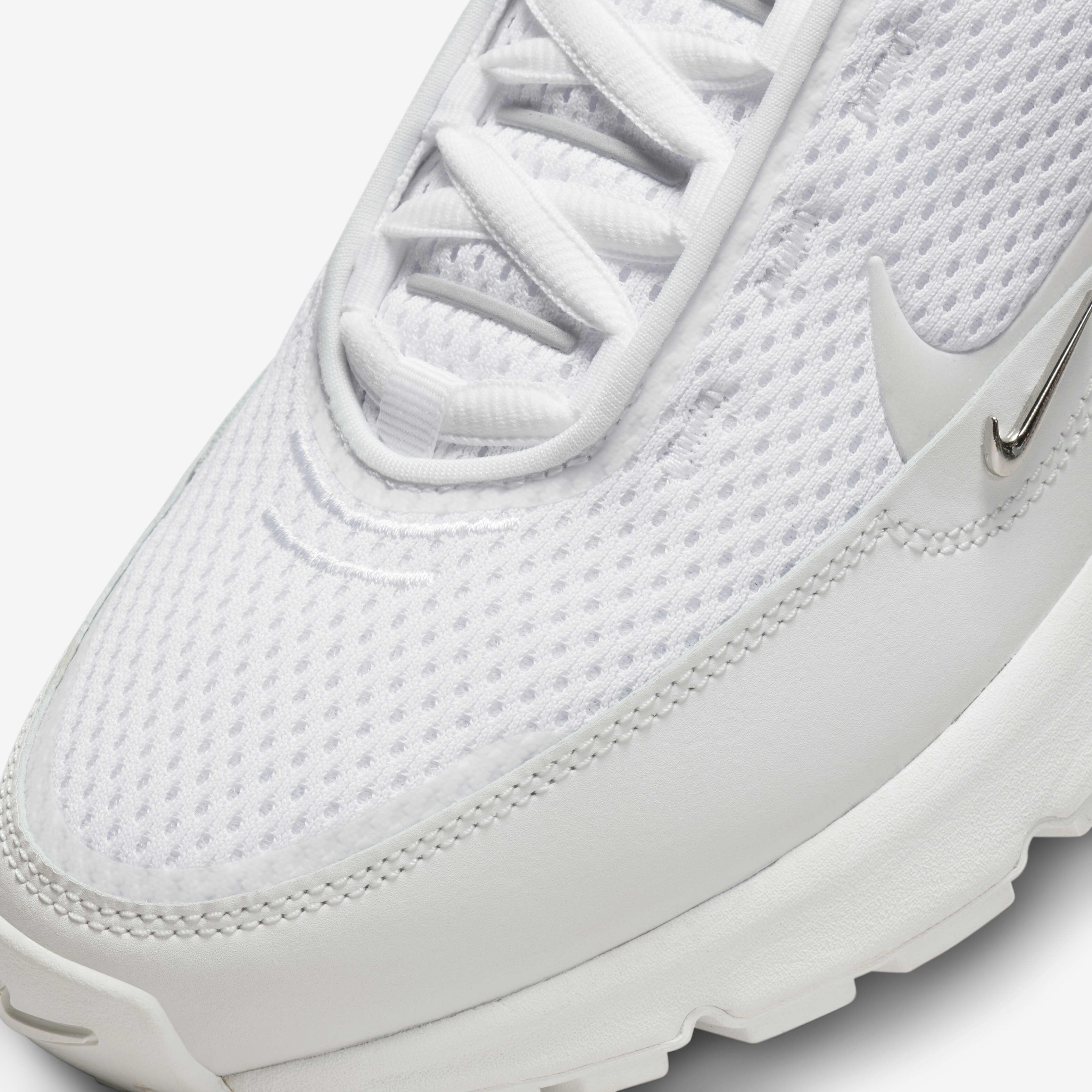 Nike motion white store