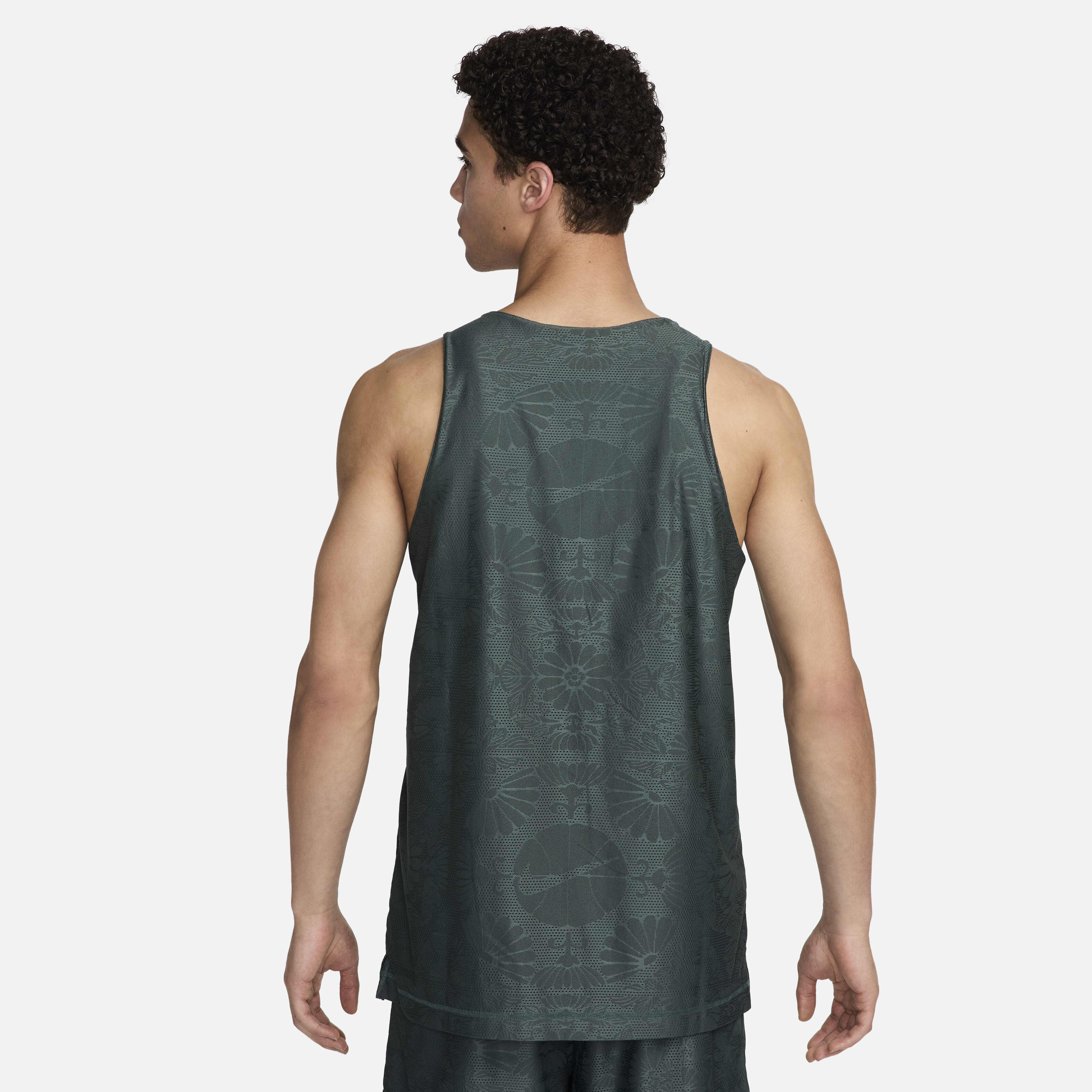 Nike Standard Issue image number 1