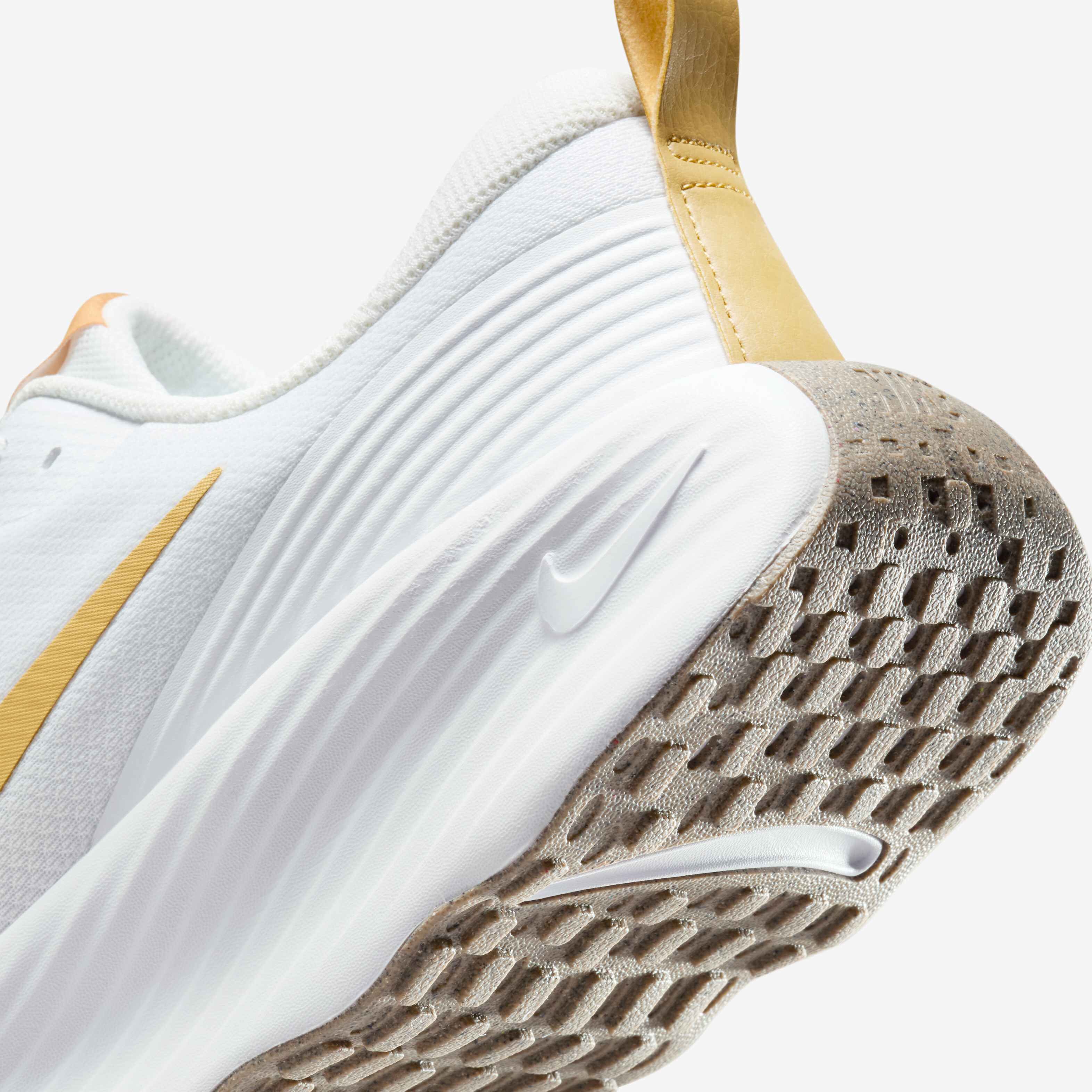 نايكي برومينا image number 7