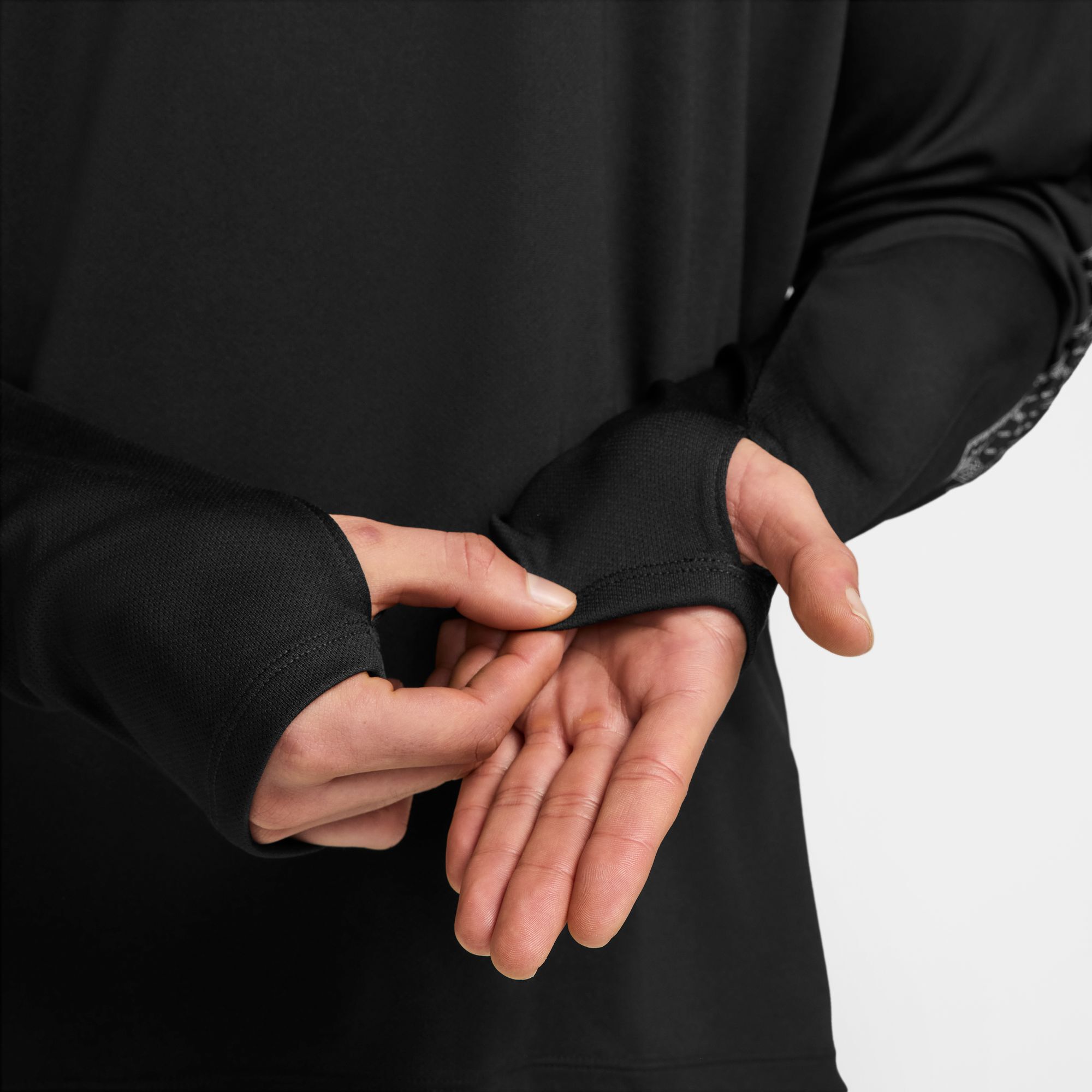 نايكي ميلر image number 2