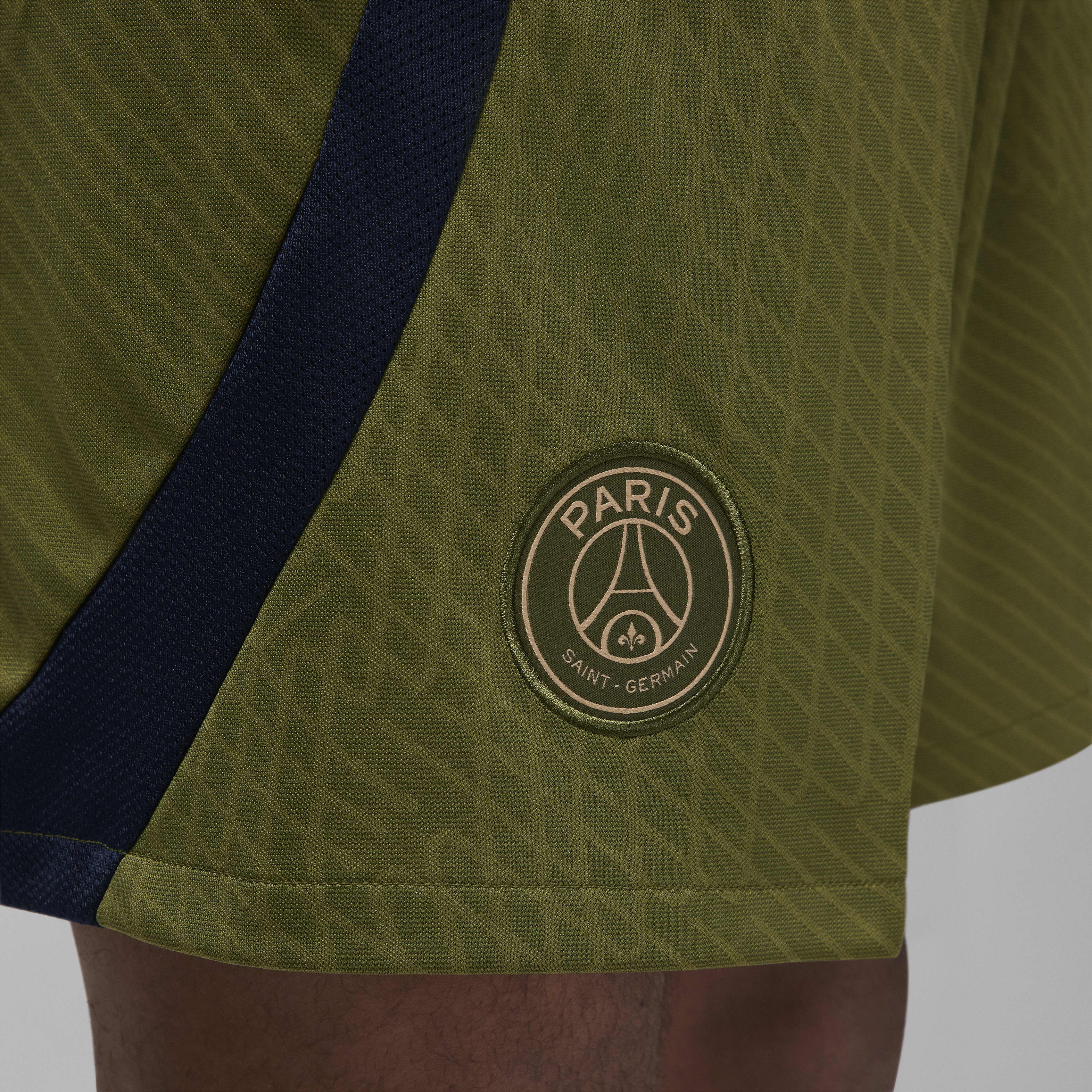 Paris Saint-Germain Strike Fourth image number 6